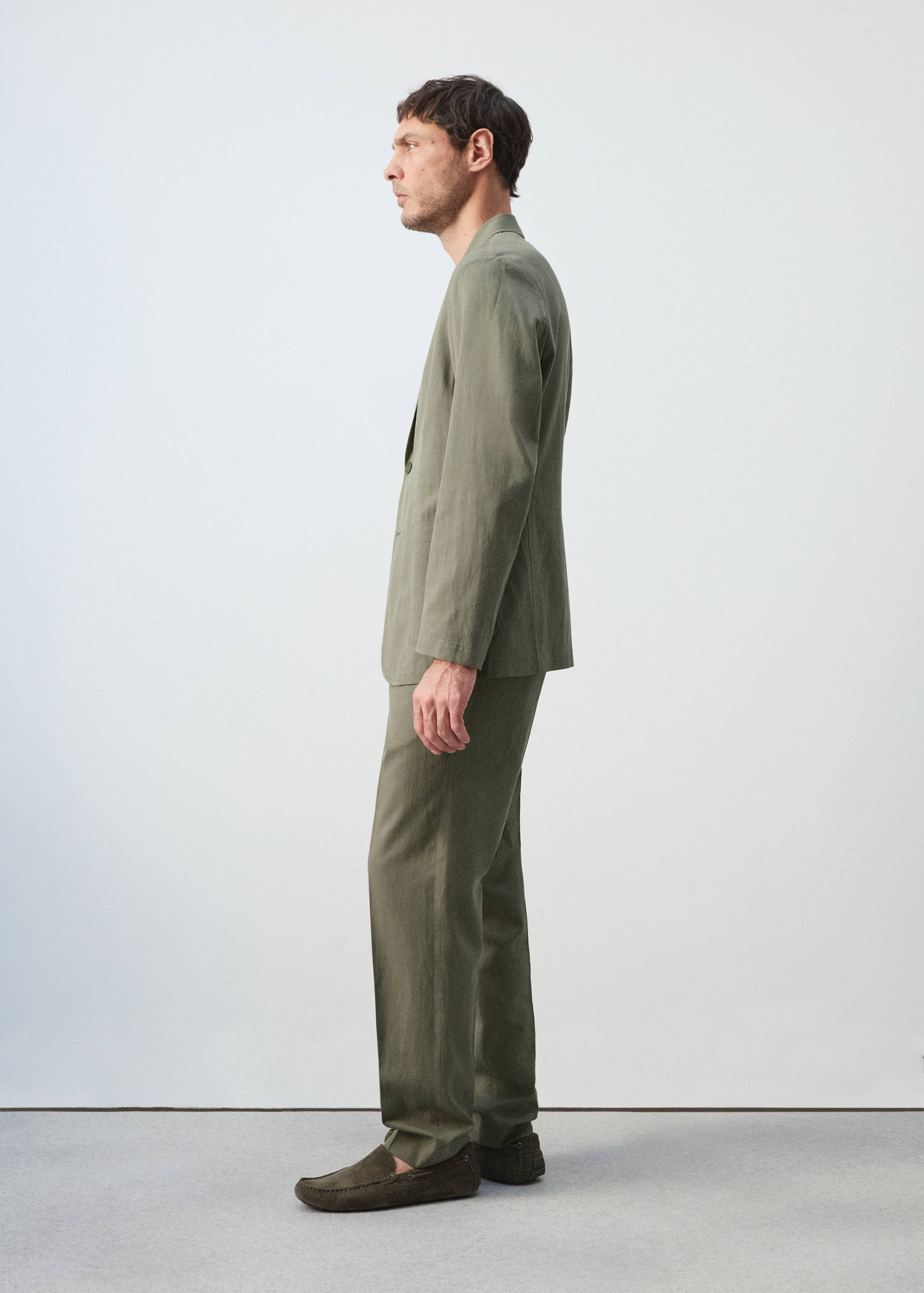 جاكيت بليزر سليم فيت من مزيج الكتان والليوسيل - تفاصيل المنتج 2