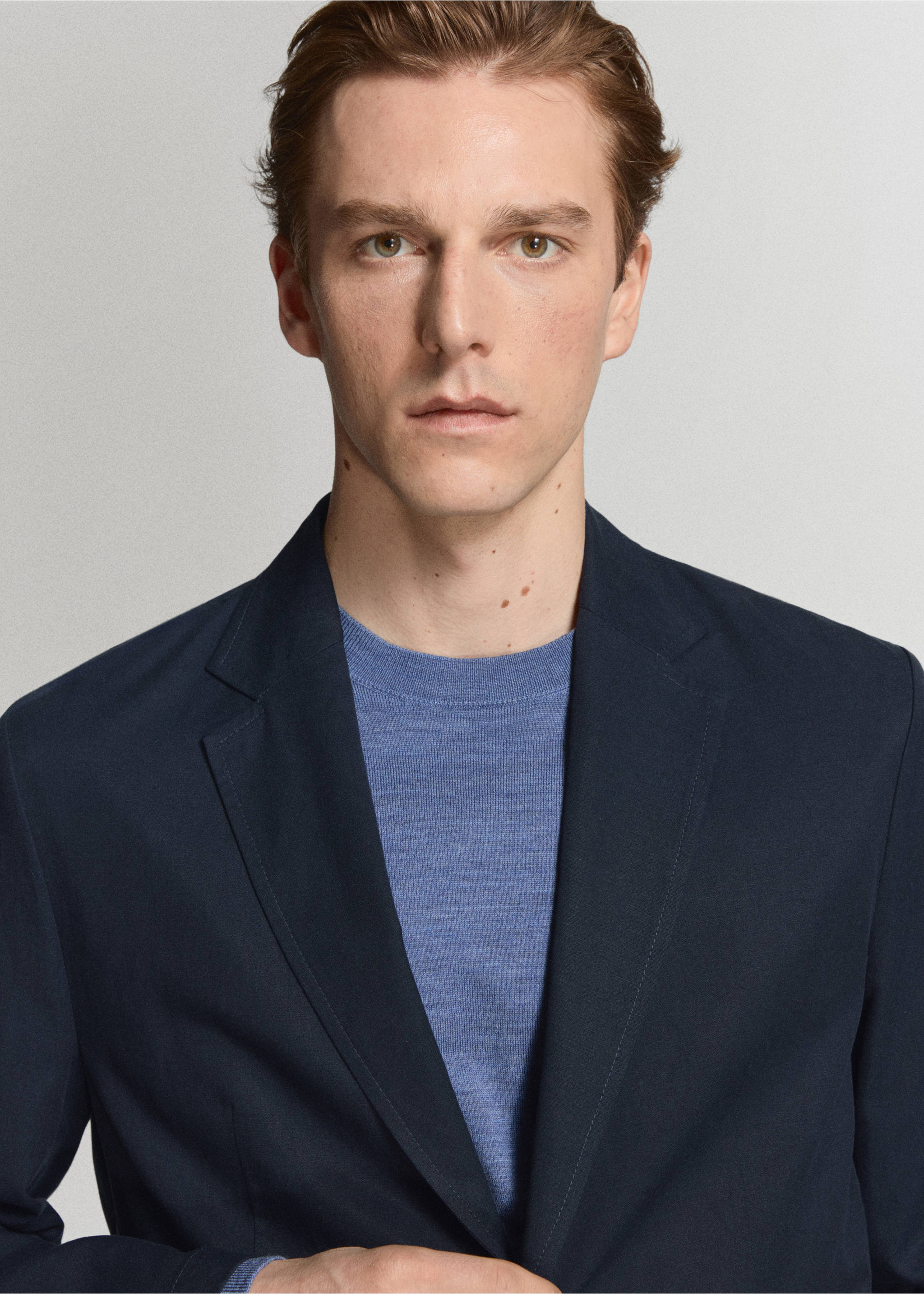 Blazer de costume slim-fit lin et lyocell - Détail de l'article 1, Bleu marine. Ref: 27025945-01.