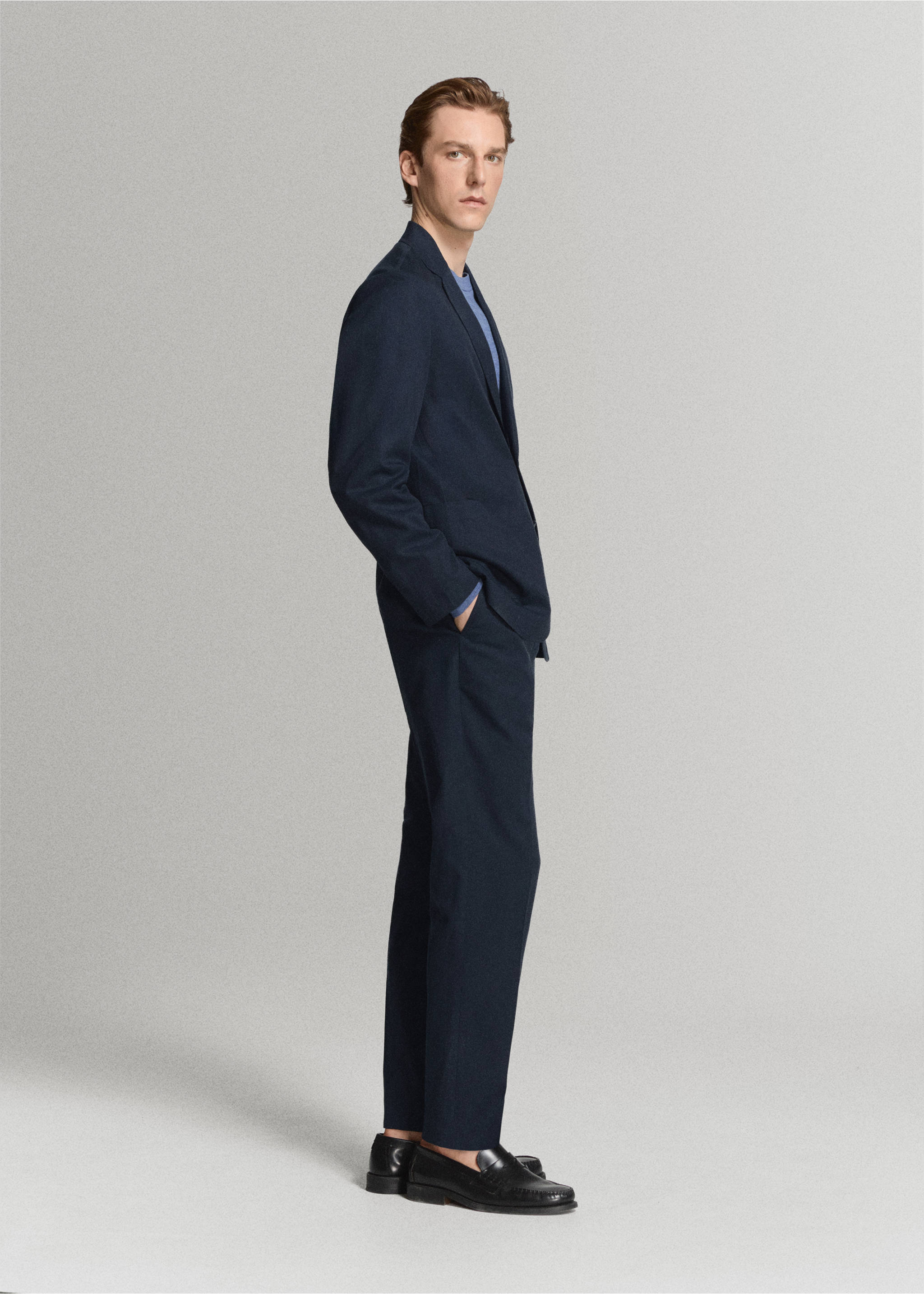 Blazer de costume slim-fit lin et lyocell - Détail de l'article 2, Bleu marine. Ref: 27025945-01.