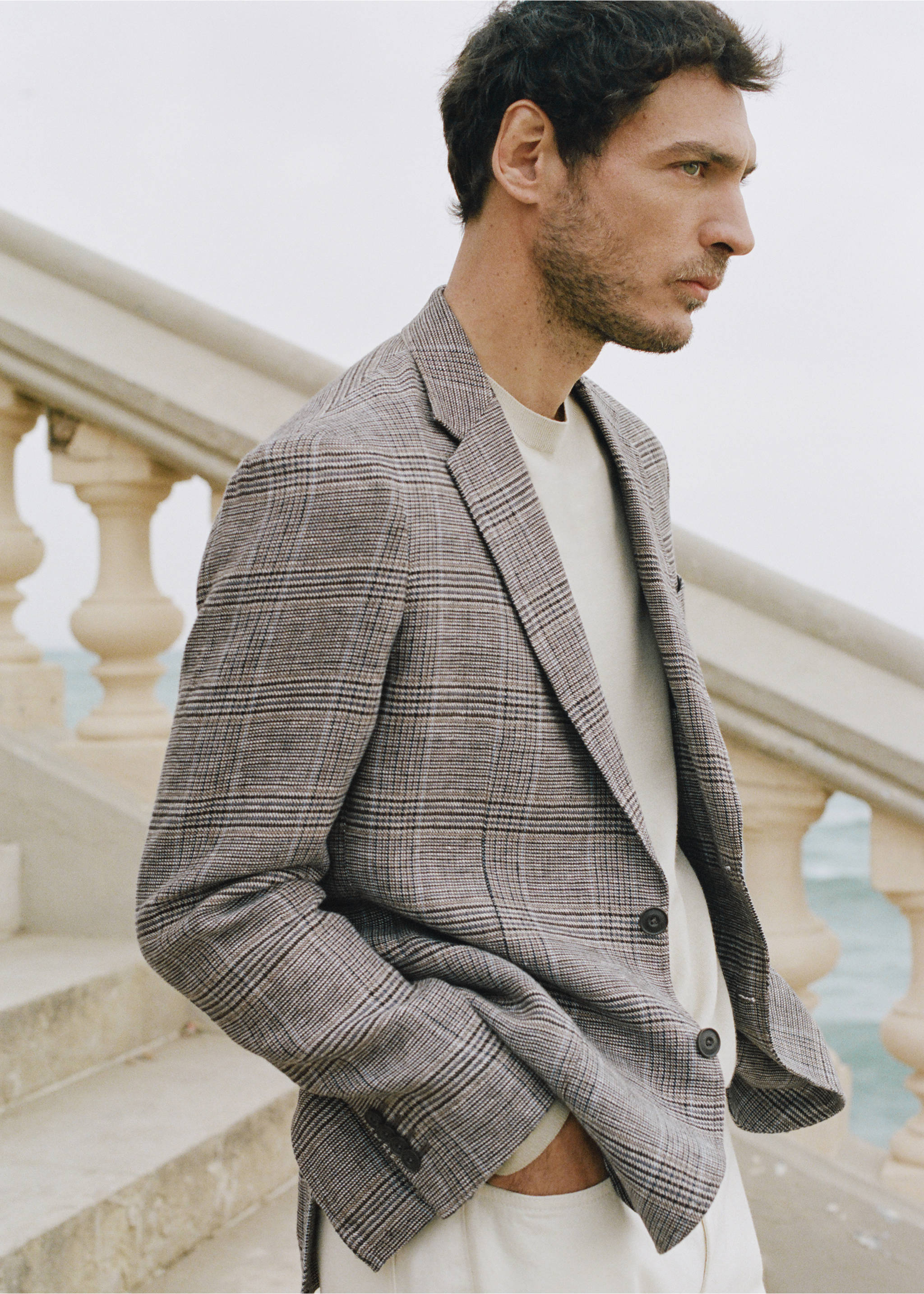 Blazer de 100% linho de xadrez príncipe de Gales - Pormenor do artigo 5, Castanho. Ref: 27025949-00.