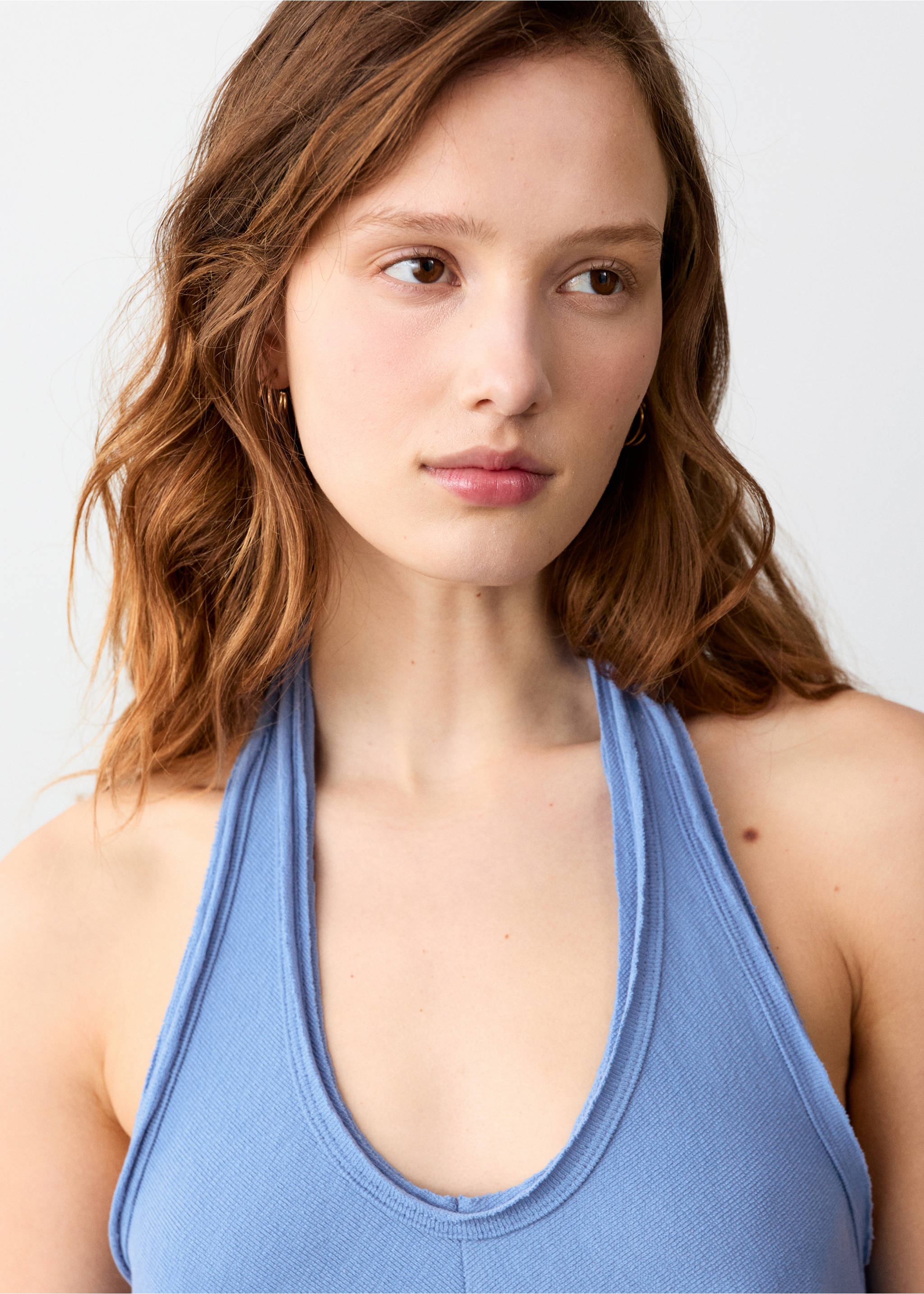Short halter-neck dress - Details of the article 1, Blue. Ref: 27025963-00.