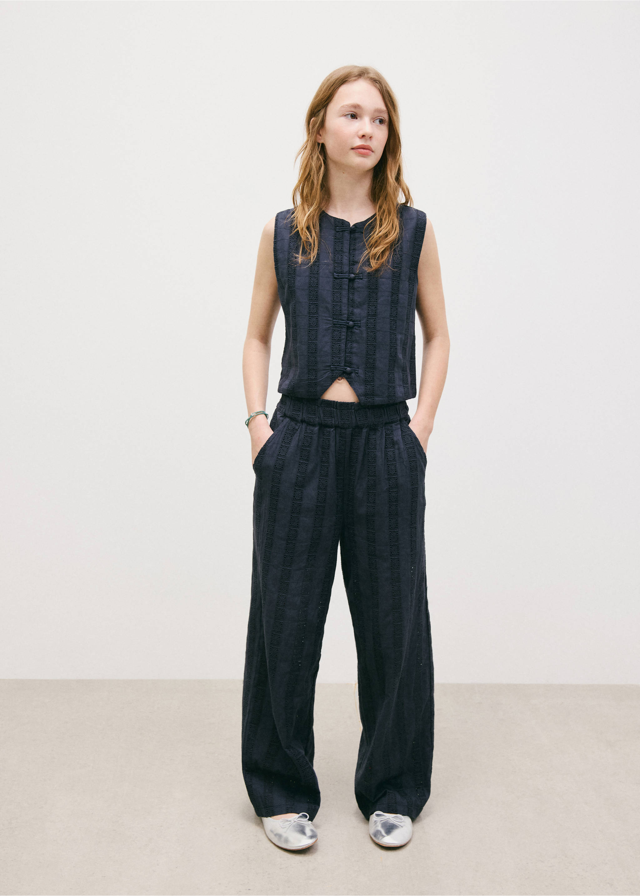 Pantalon coton détails brodés - Plan général, Bleu marine. Ref: 27025970-00.