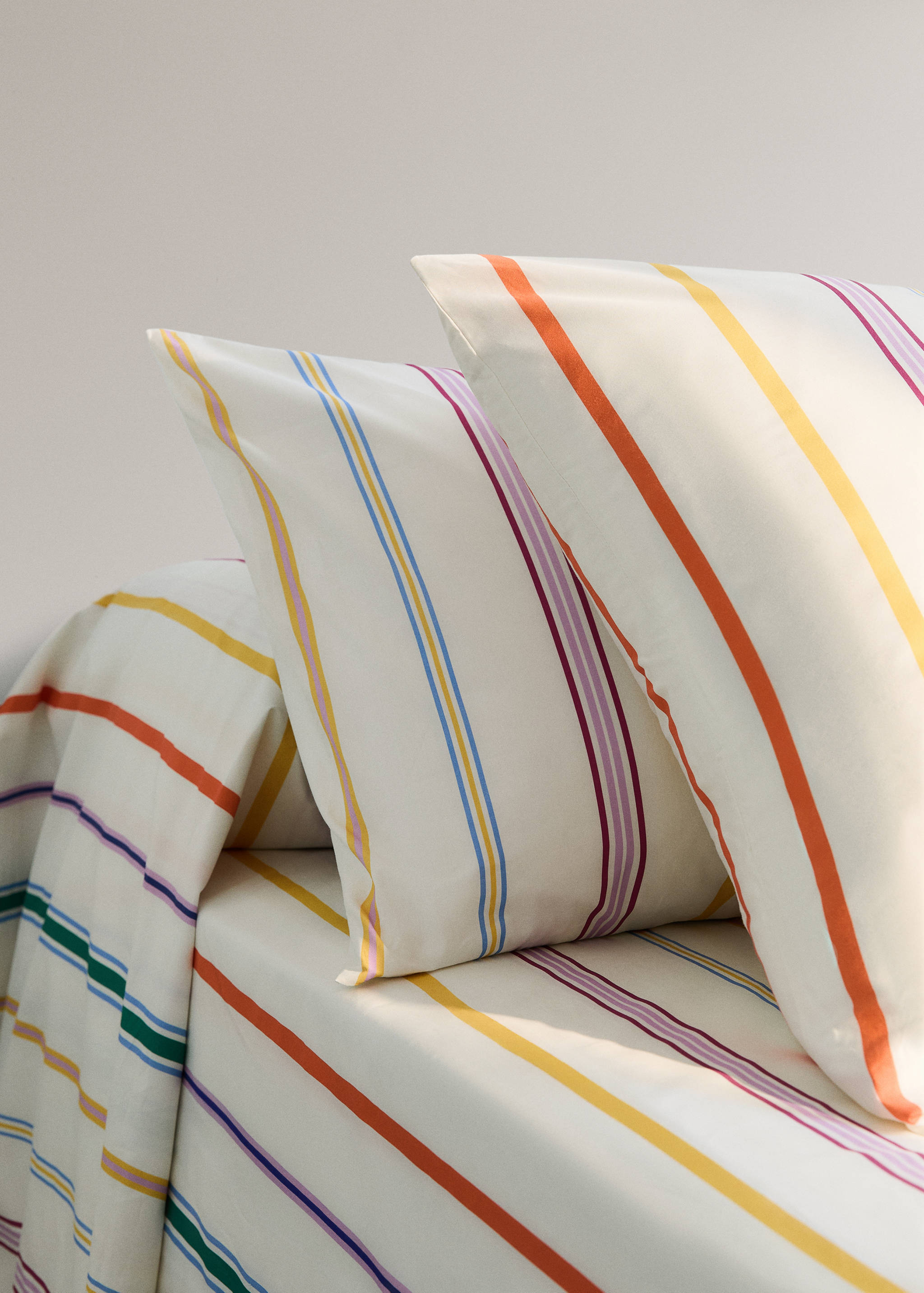 Two multicolour striped percale cotton pillowcases 50x75 cm - General plane