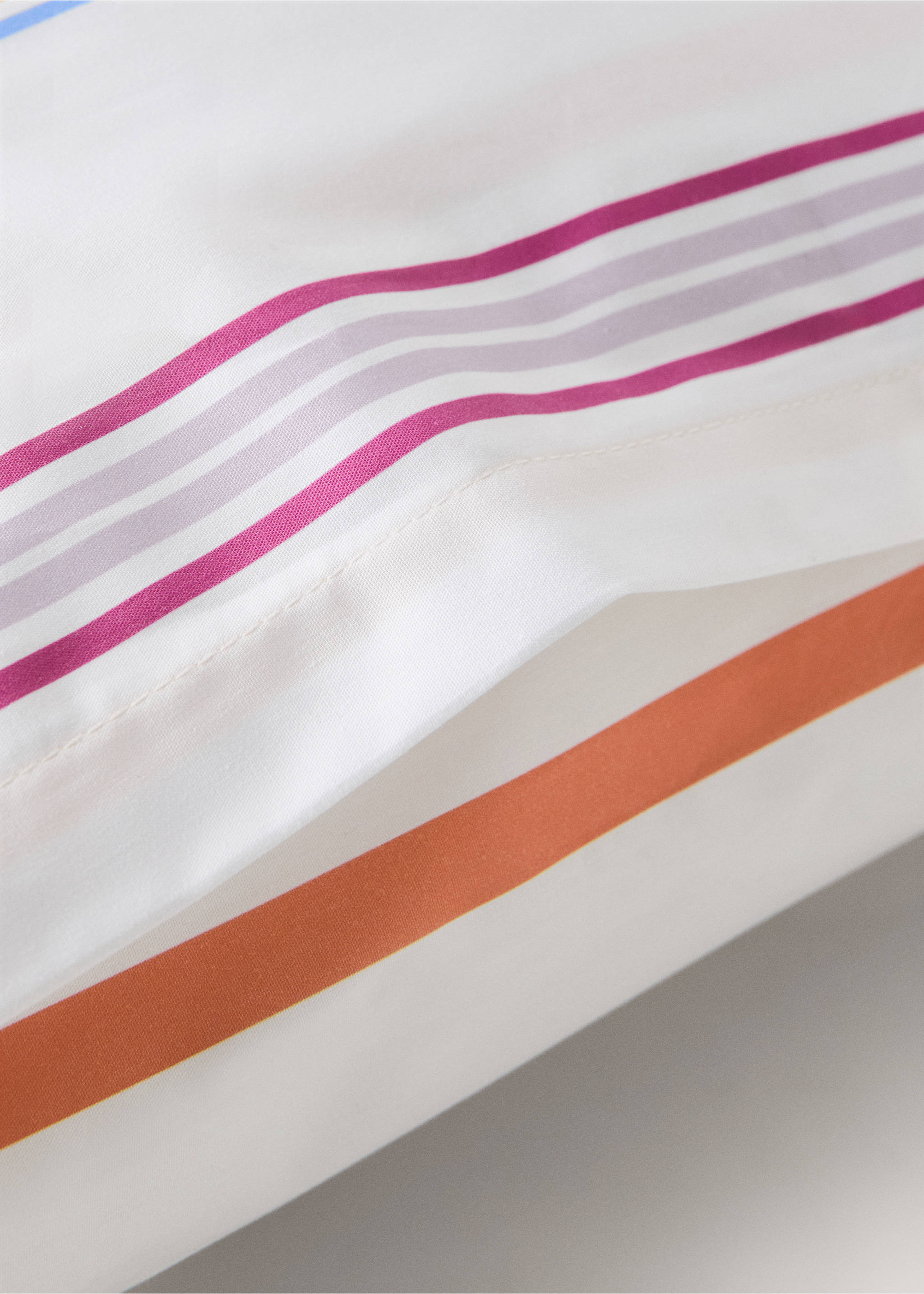 Two multicolour striped percale cotton pillowcases 50x75 cm - Details of the article 1, Ecru. Ref: 27025985-00.