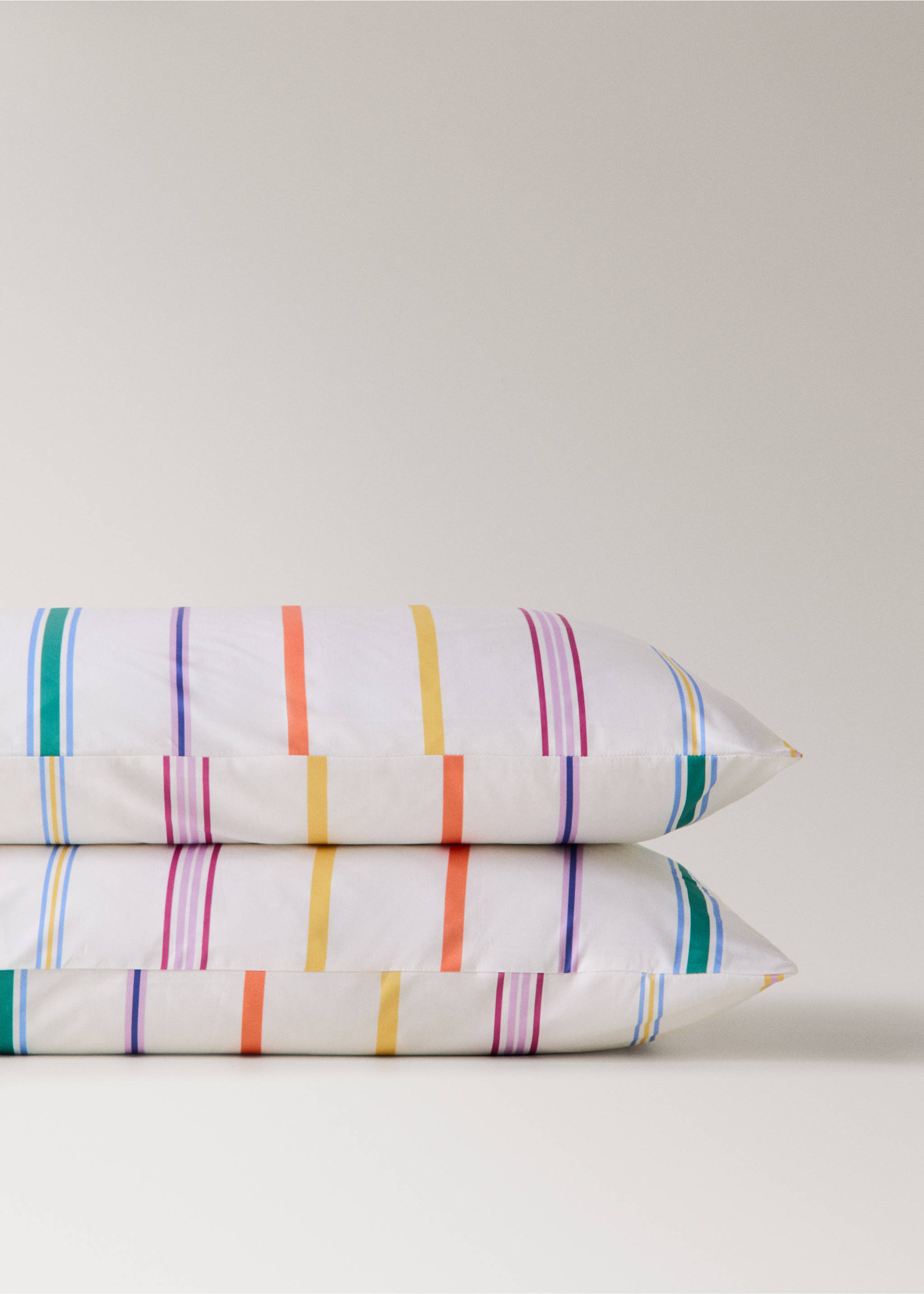 Two multicolour striped percale cotton pillowcases 50x75 cm - Details of the article 3, Ecru. Ref: 27025985-00.
