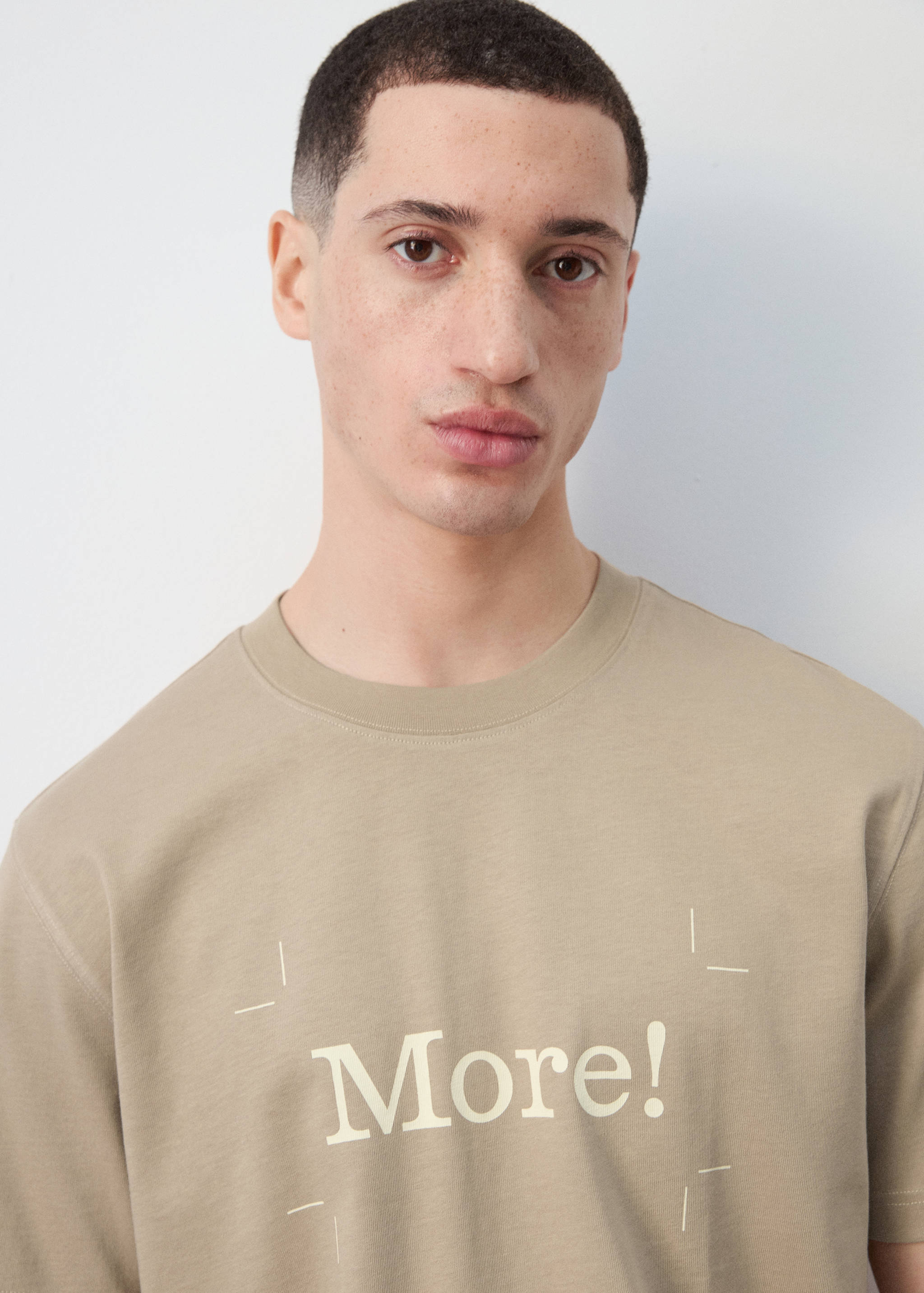 تي شيرت قطني 100٪ مع نص مطبوع - تفاصيل المنتج 1