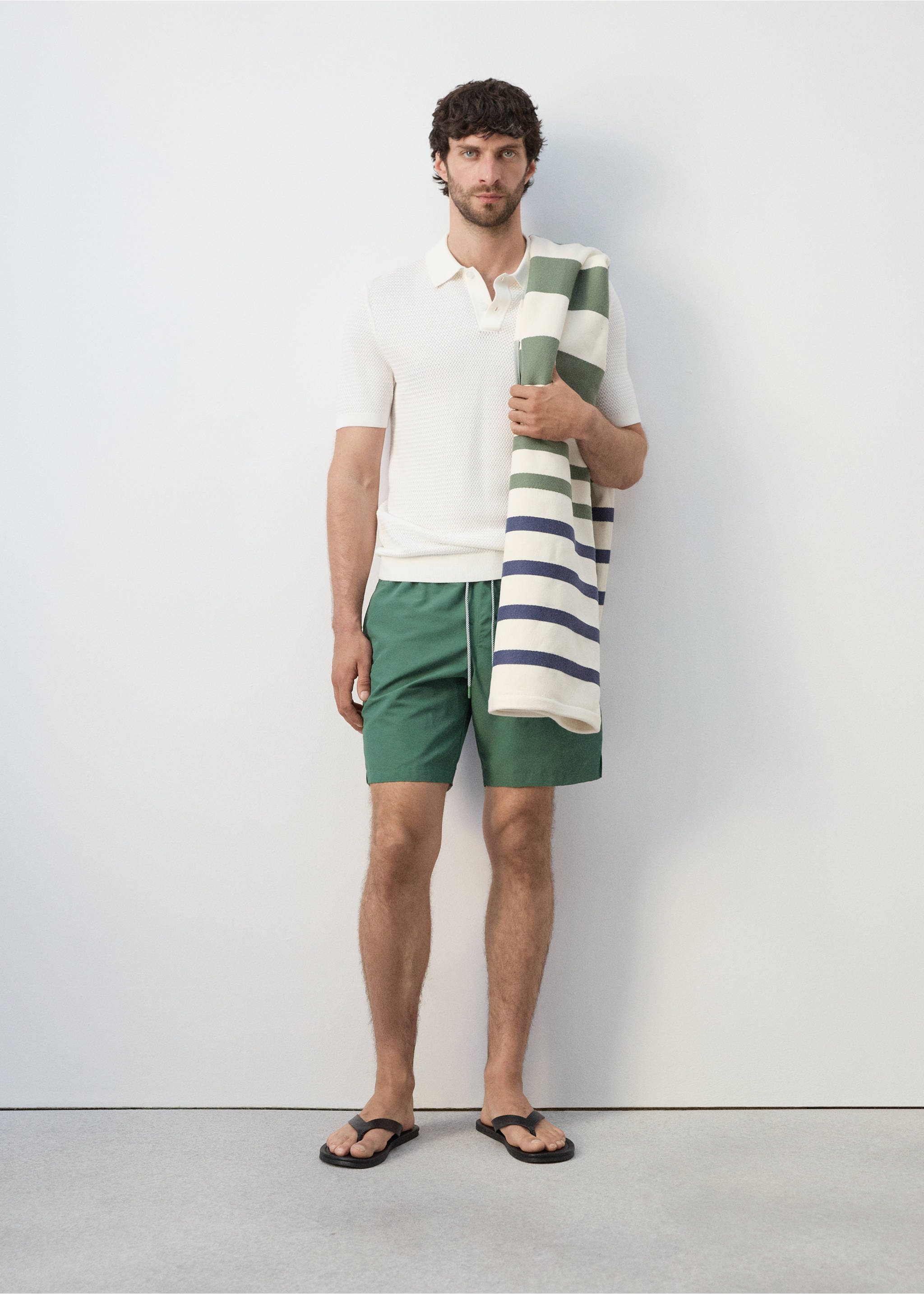 Basic-Badeshorts mit Kordelzug - Detail des Artikels 4, Khaki. Ref: 27026000-00.