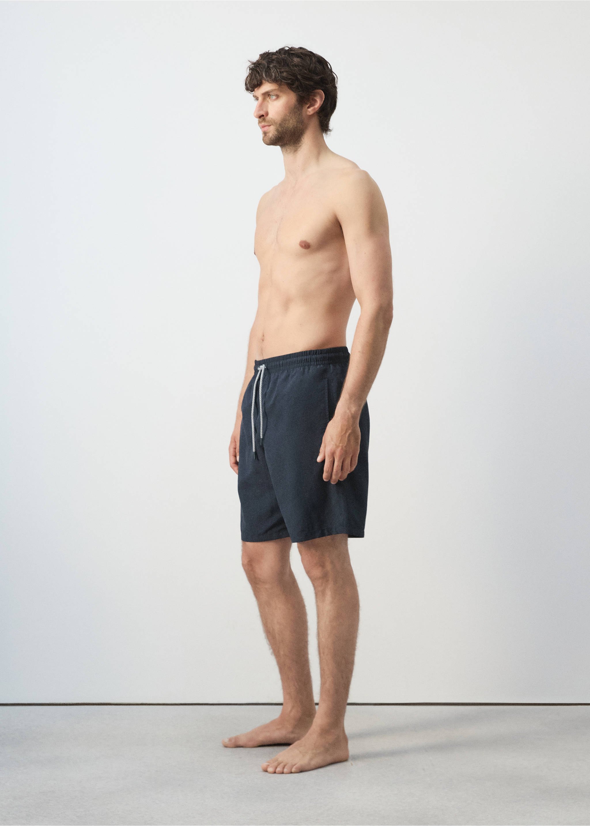 Basic-Badeshorts mit Kordelzug - Detail des Artikels 2, Marineblau. Ref: 27026000-00.