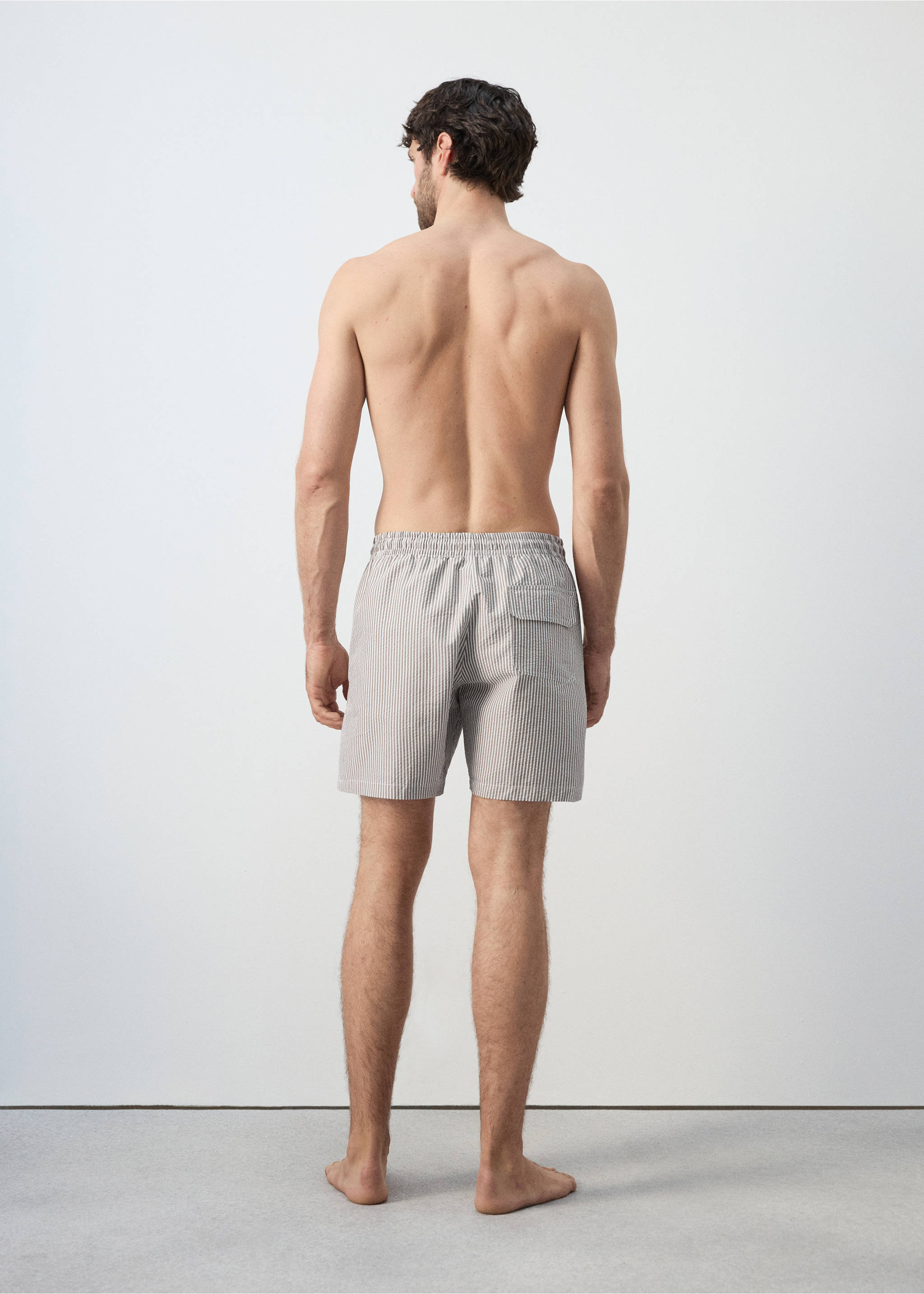 Gestreifte Seersucker-Badeshorts - Rückseite des Artikels, Khaki. Ref: 27026001-00.