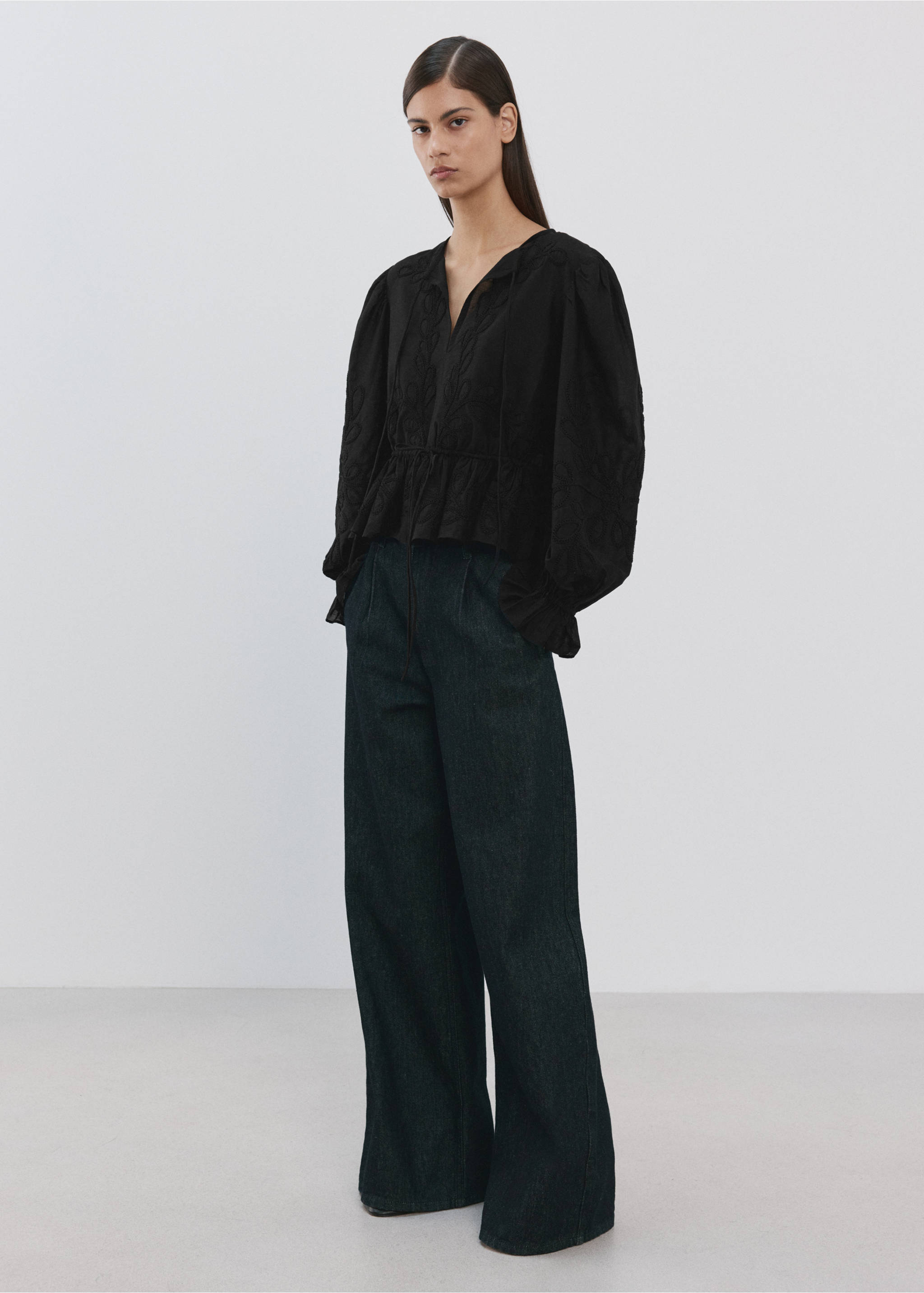 Хлопковая блузка с цветочной вышивкой - Общий план, Черный. Ref: 27026346-00.