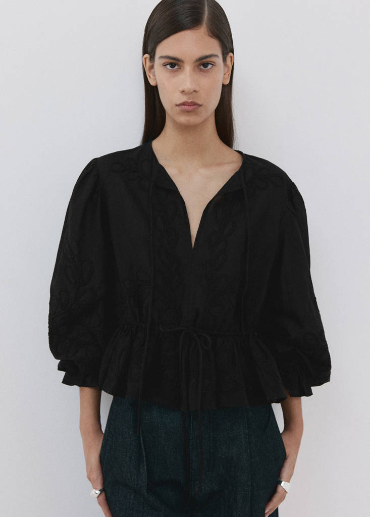 Cotton blouse with floral embroidery