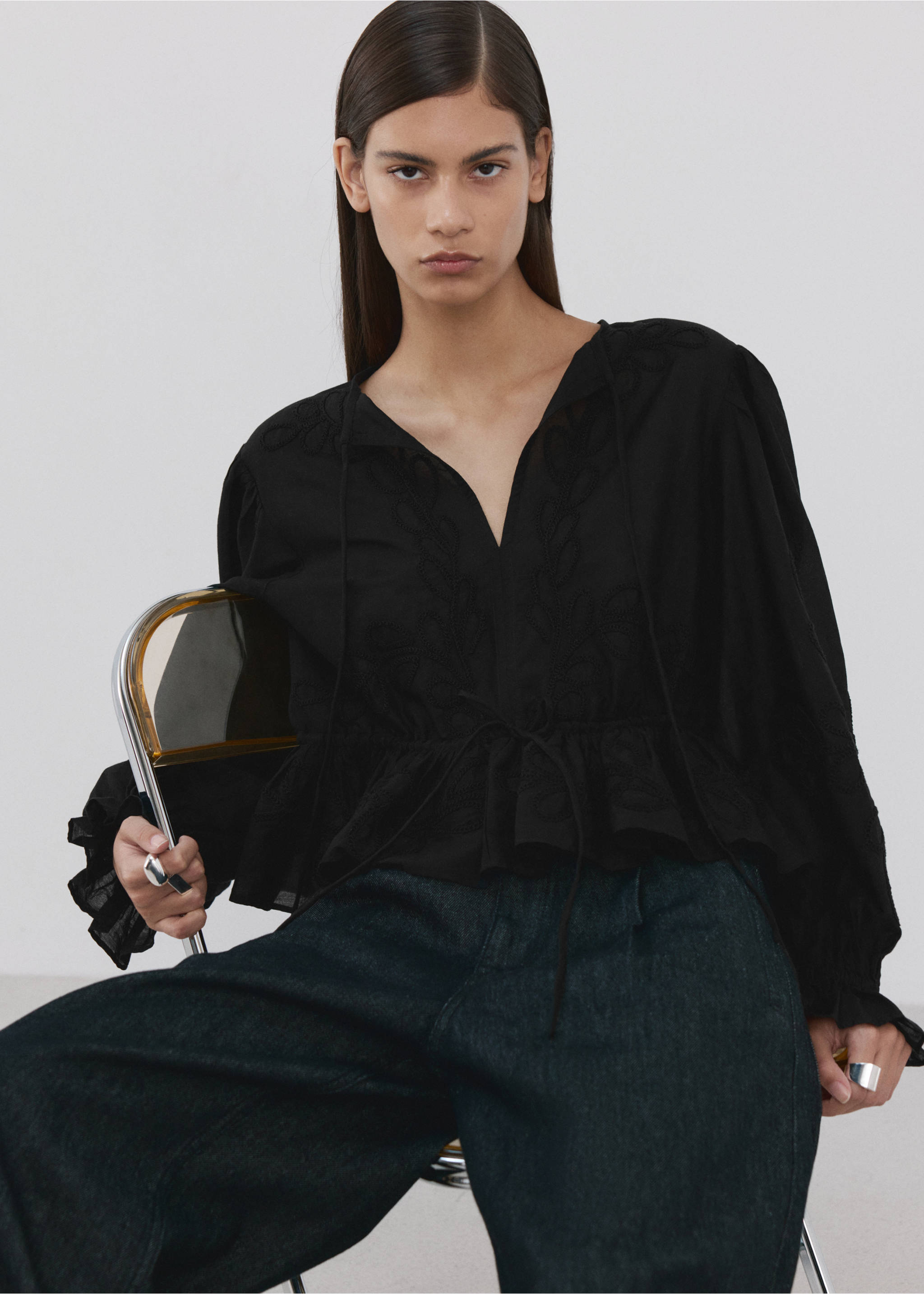 Хлопковая блузка с цветочной вышивкой - Деталь изделия 2, Черный. Ref: 27026346-00.