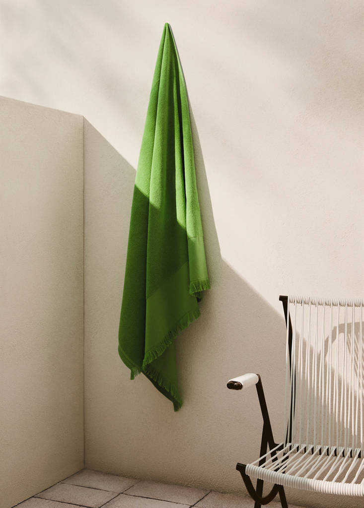 Plain overdyed beach towel with tassels — Green Apple