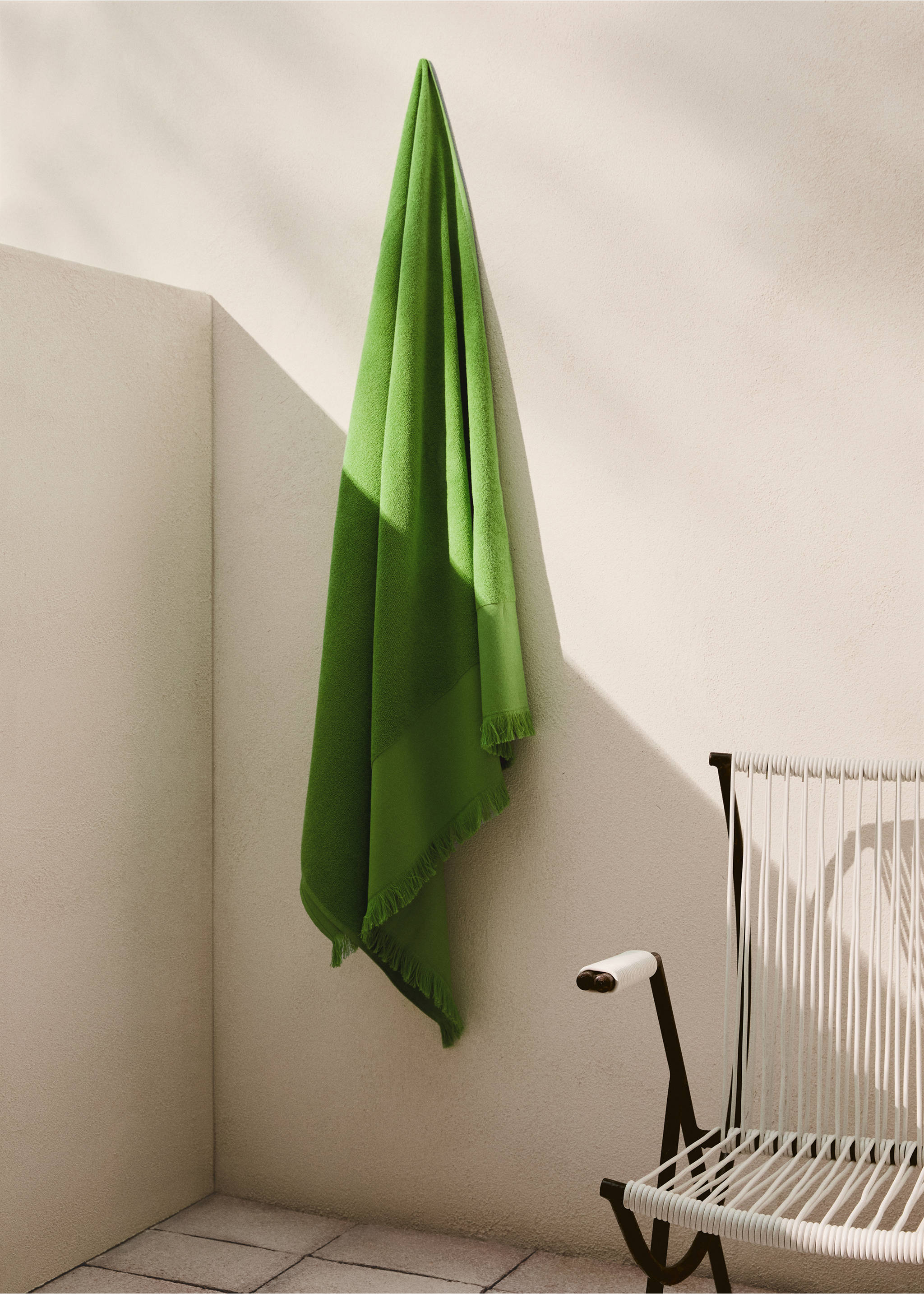 Ensfarget overdyed strandhåndkle med frynser - Total bildeutsnitt, Grønt eple. Ref: 27026353-00.