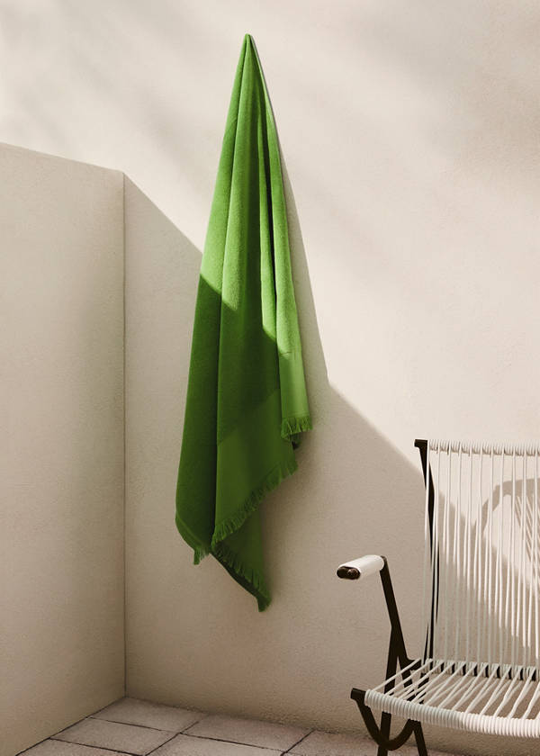 Plain overdyed beach towel with tassels — Green Apple