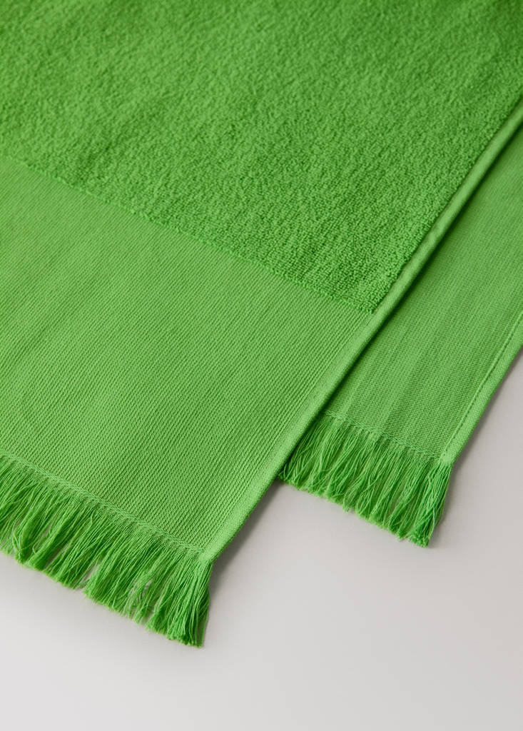 Plain overdyed beach towel with tassels — Green Apple