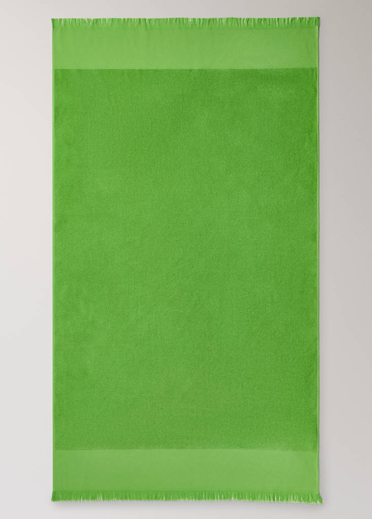 Plain overdyed beach towel with tassels — Green Apple