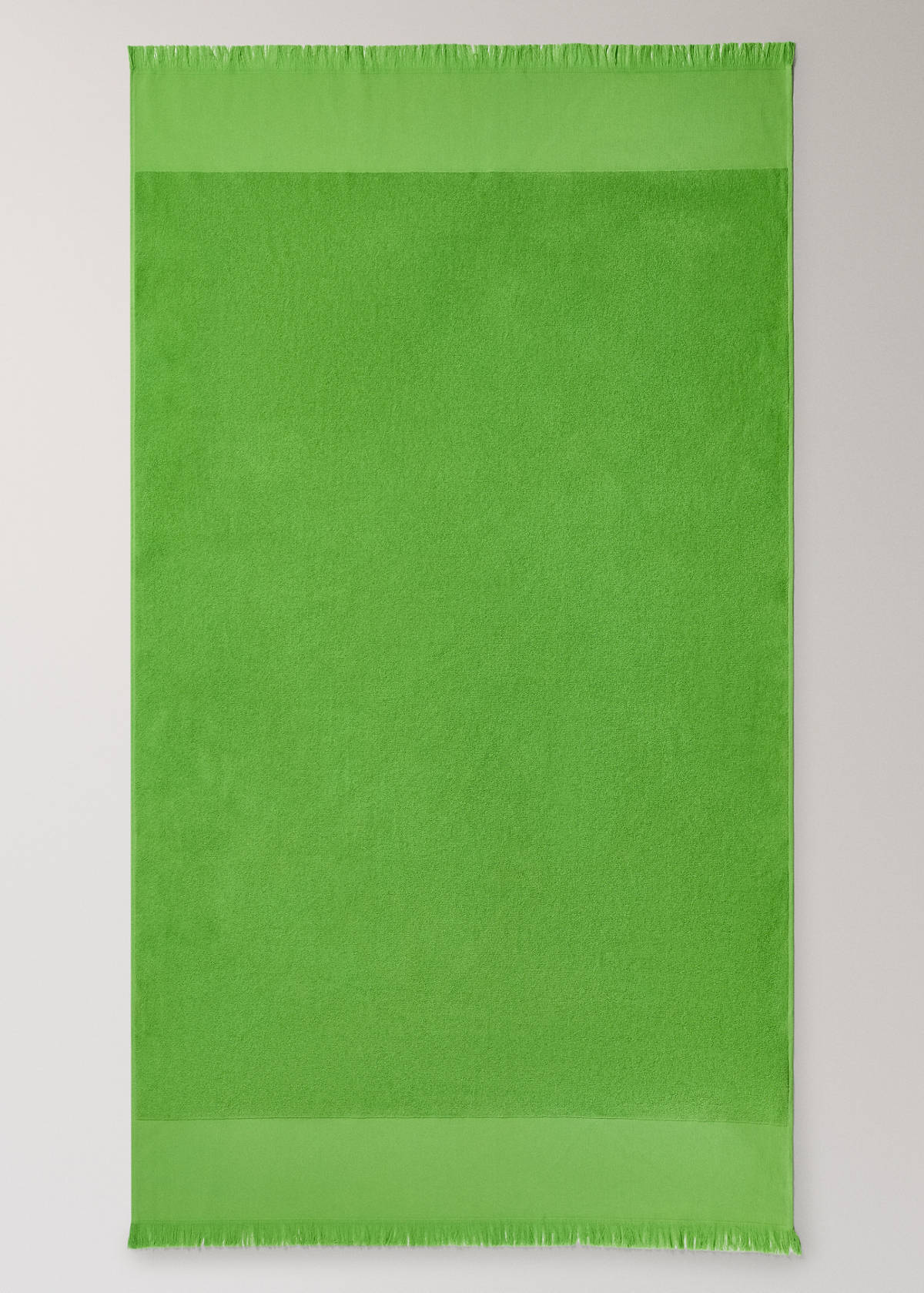 Plain overdyed beach towel with tassels — Green Apple
