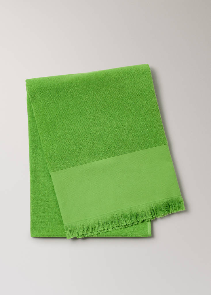 Plain overdyed beach towel with tassels — Green Apple