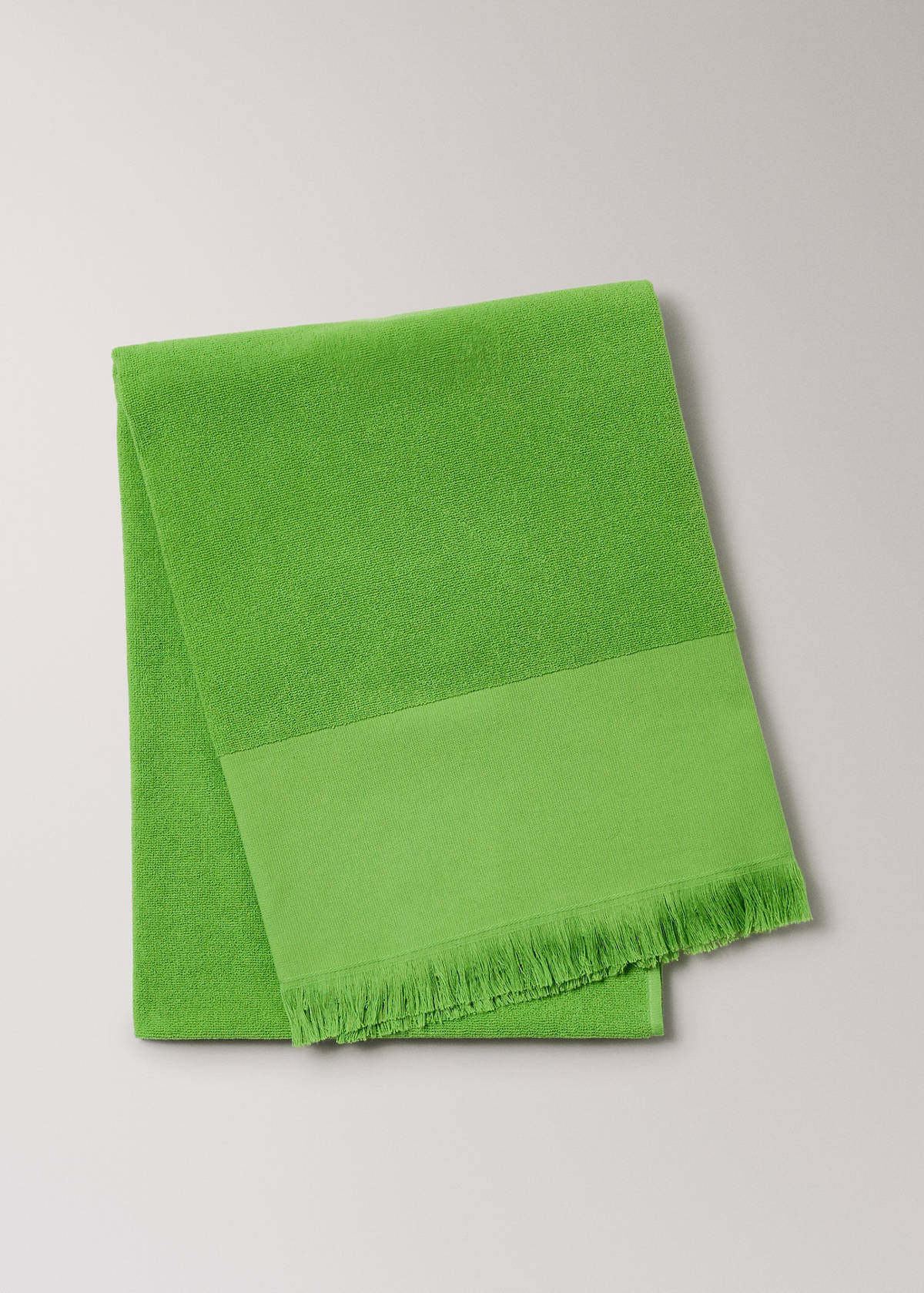 Plain overdyed beach towel with tassels — Green Apple