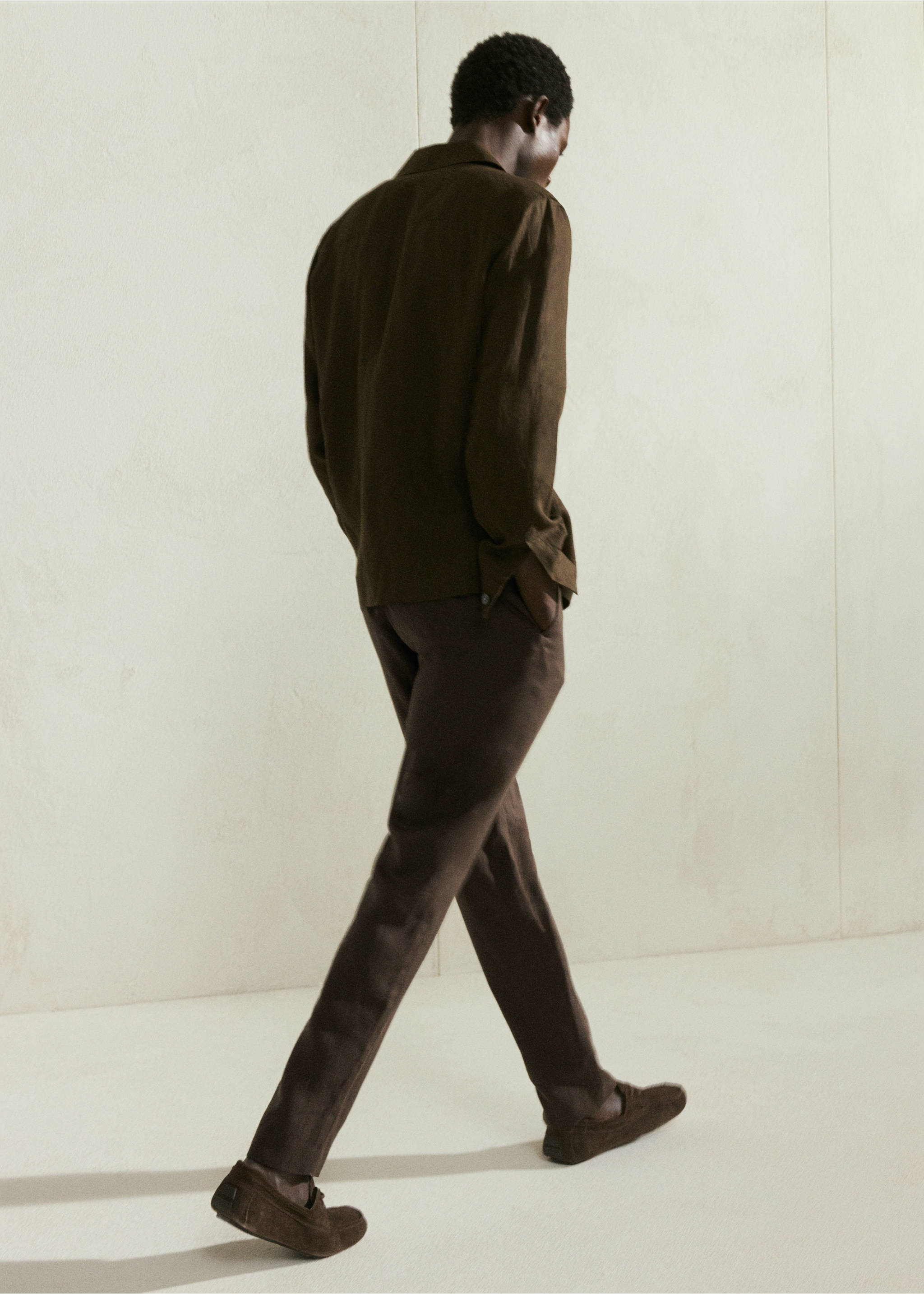 Pantalon 100 % lin slim fit - Détail de l'article 5, Chocolat. Ref: 27026711-00.