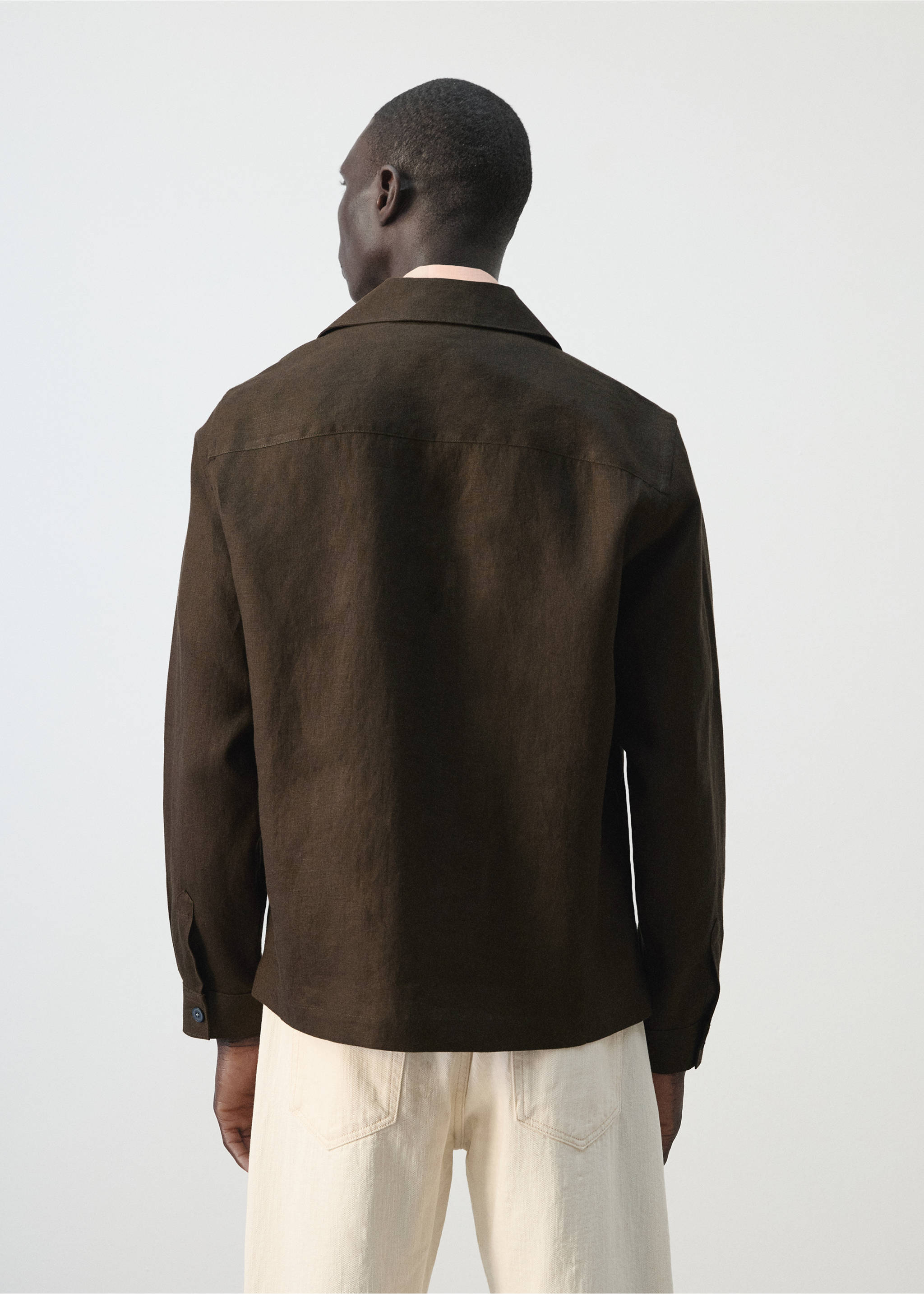 Overshirt van 100% linnen met bowlingkraag - Achterkant van het artikel, Chocoladebruin. Ref: 27026712-00.