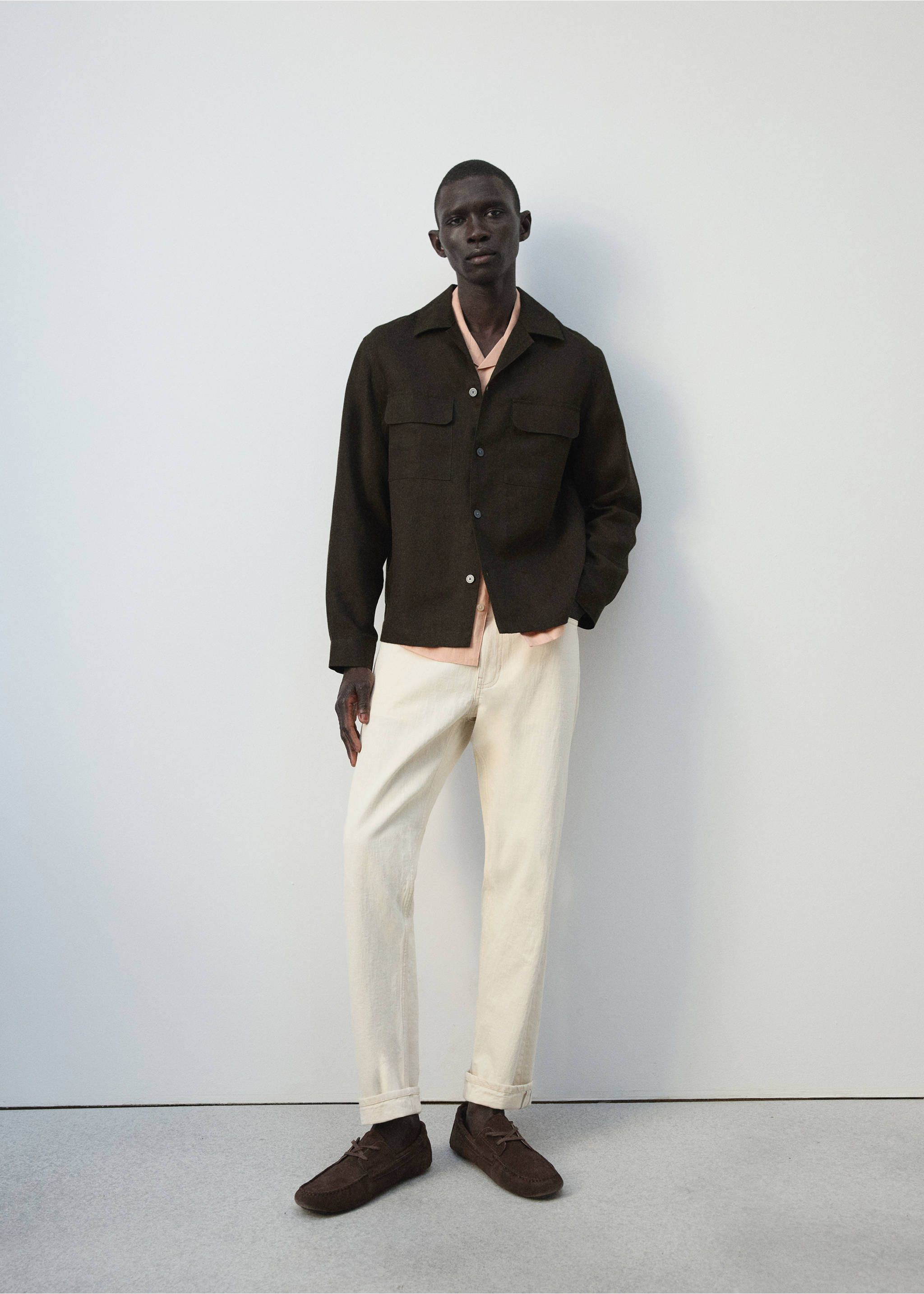 Overshirt van 100% linnen met bowlingkraag - Detail van het artikel 1, Chocoladebruin. Ref: 27026712-00.