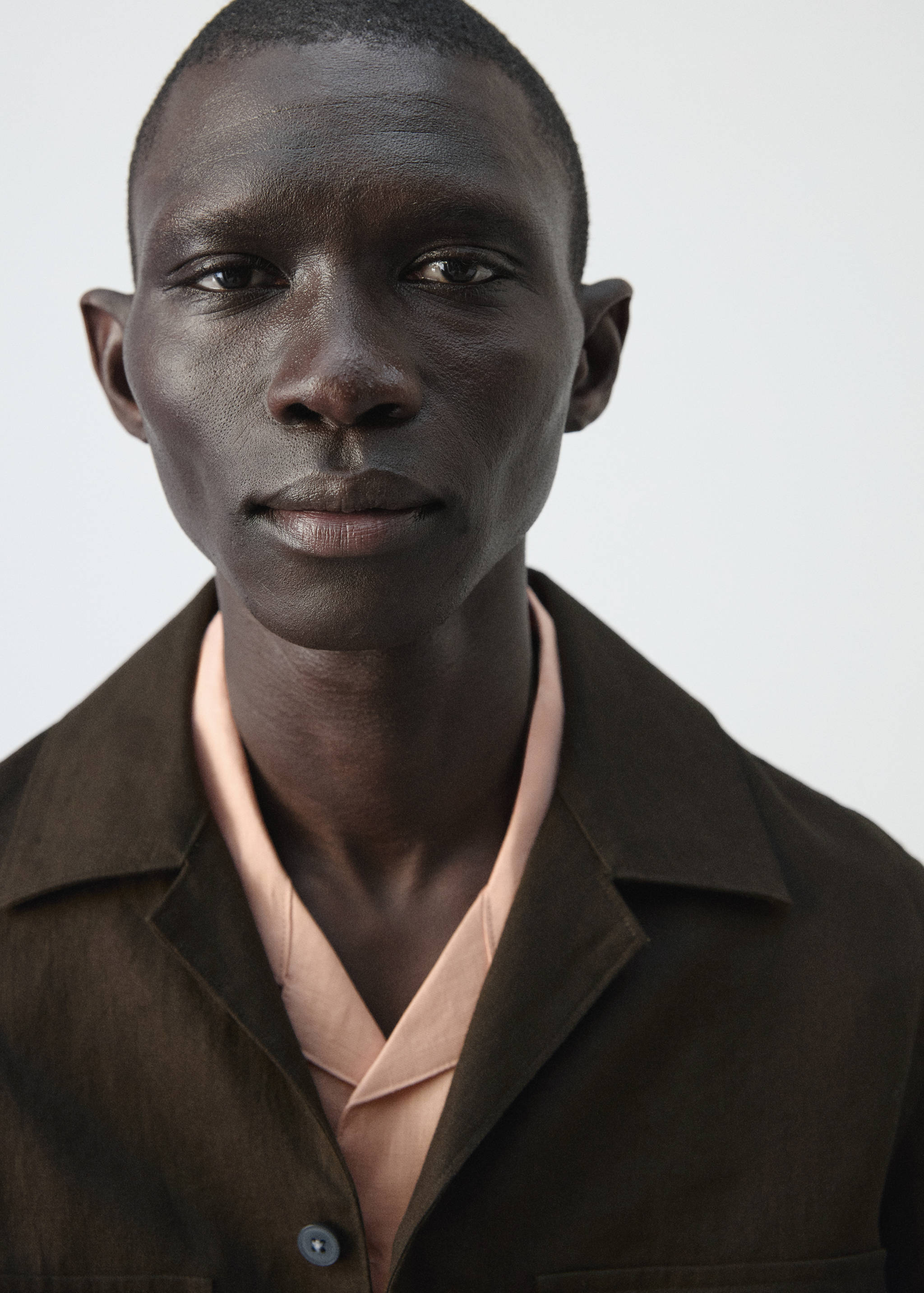 Sobrecamisa de 100% linho com gola de bowling - Pormenor do artigo 6