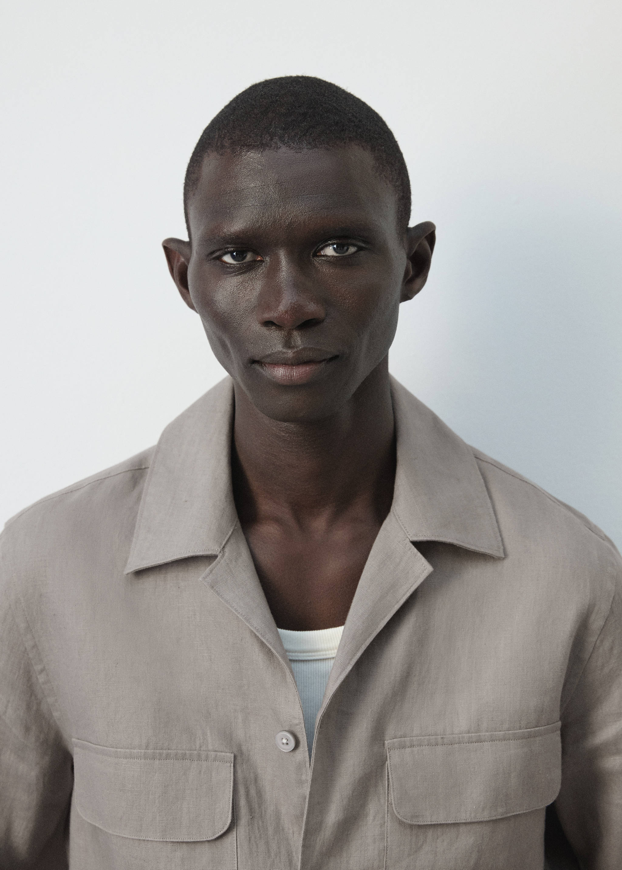 Sobrecamisa de 100% linho com gola de bowling - Pormenor do artigo 6