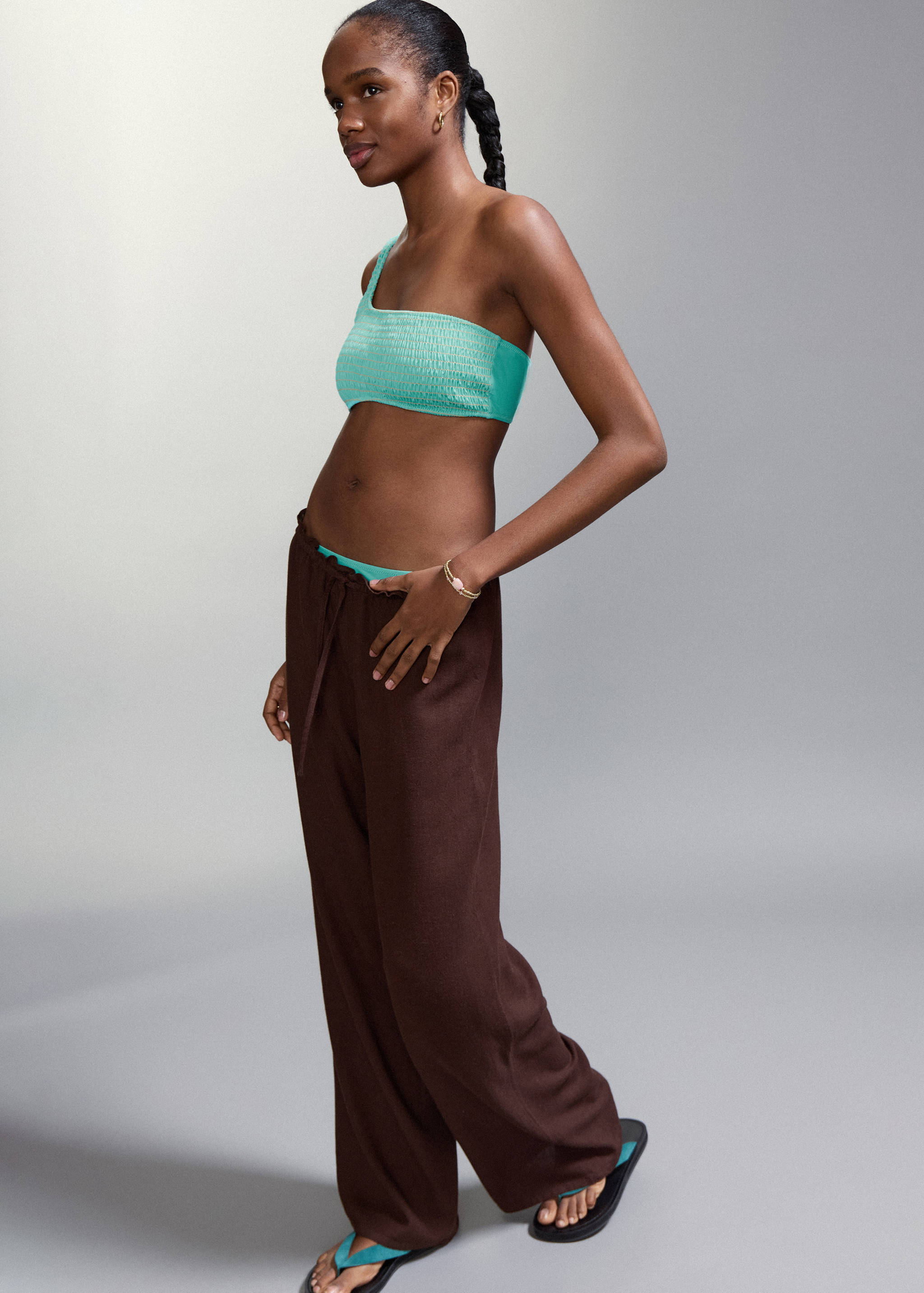 Biquini asimètric calceta mitjana - Pla general