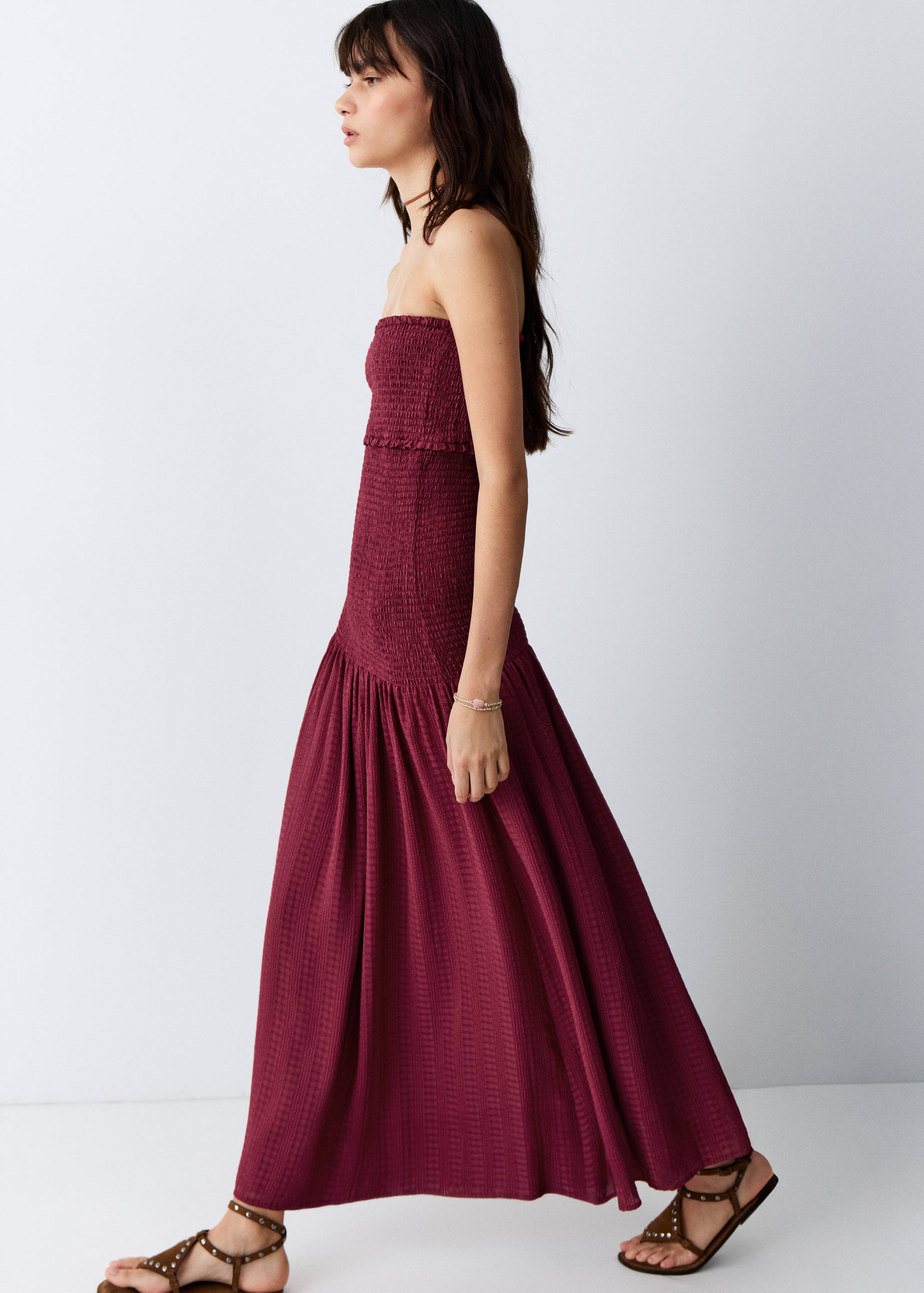 Vestido palabra de honor fruncido - Plano medio