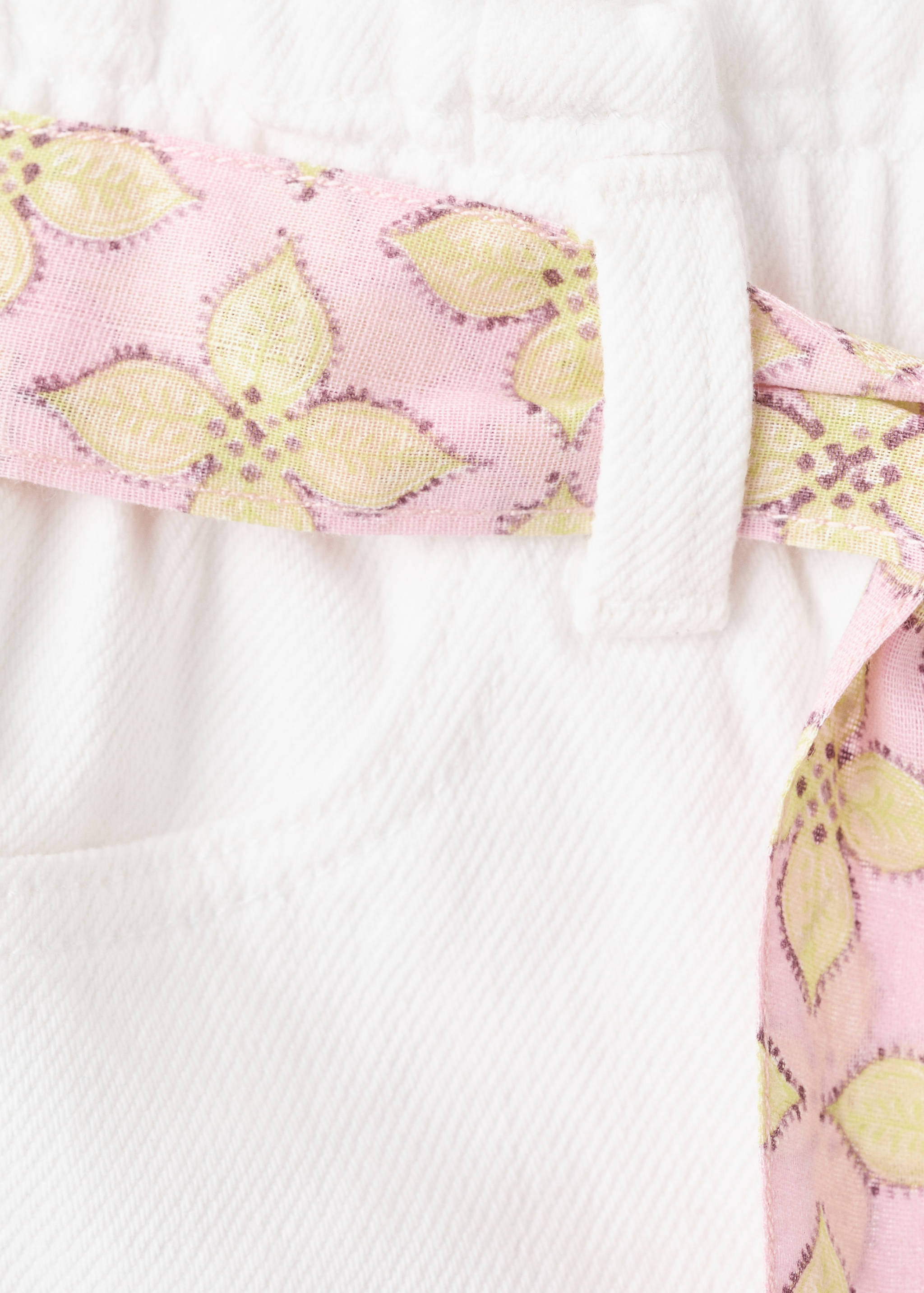 Denim shorts with a bow detail - Details of the article 8