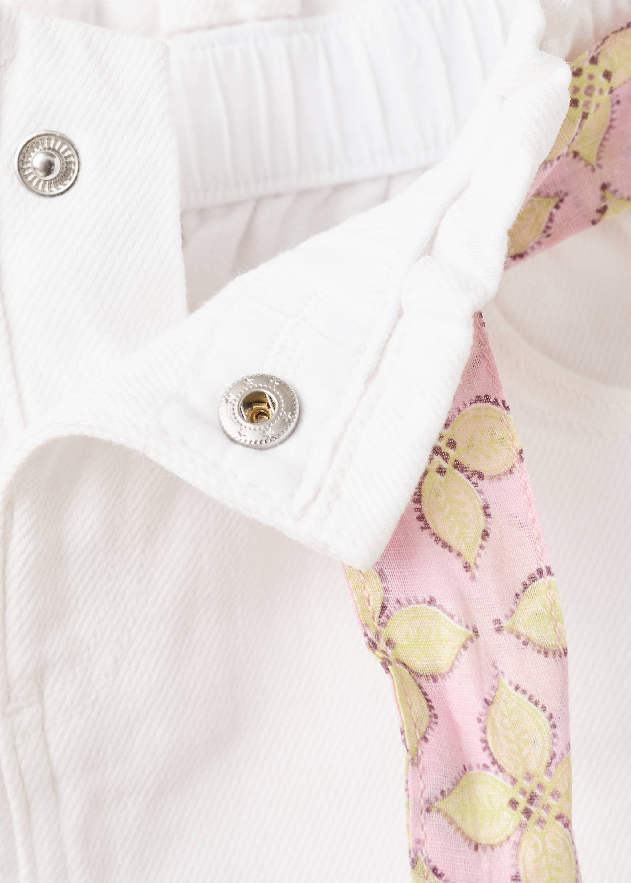 Denim shorts with a bow detail - Details of the article 0, White. Ref: 27026739-00.