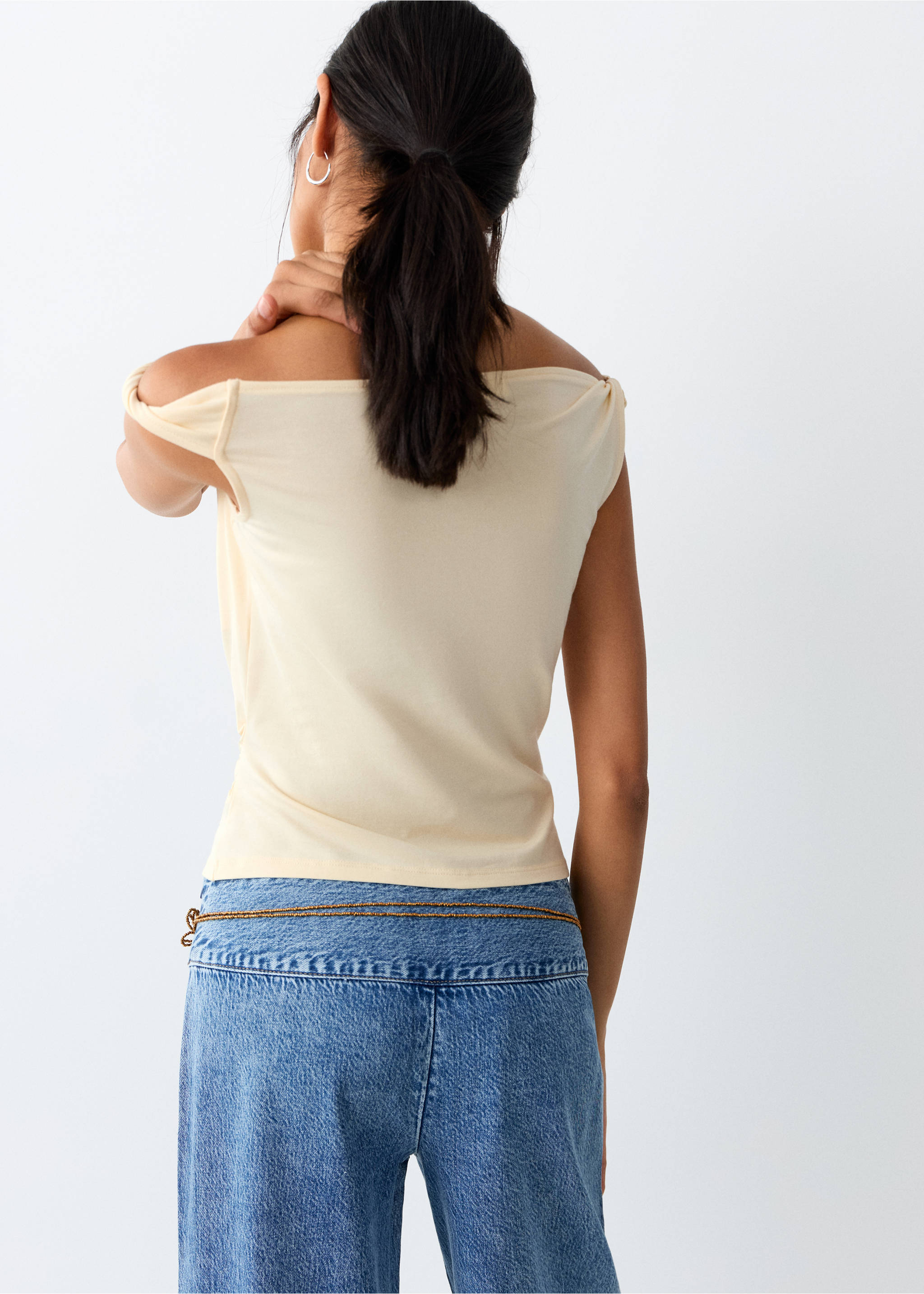 قمة برقبة القارب - الجهة الخلفية للمنتج, أصفر خفيف. Ref: 27026744-00.