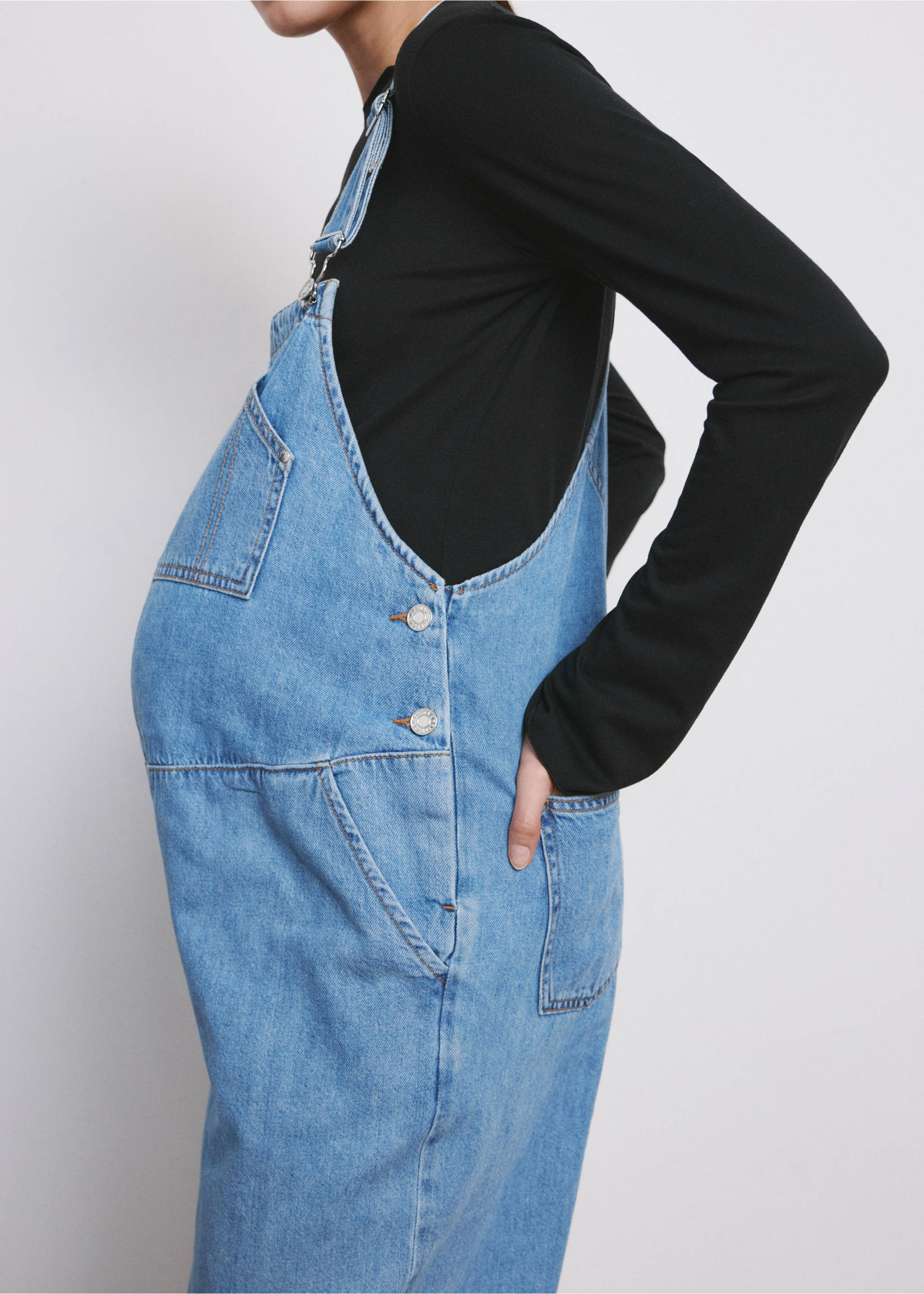 Salopetă cu pieptar din denim pentru gravide - Detaliu al articolului 1, Albastru mediu. Ref: 27026745-00.