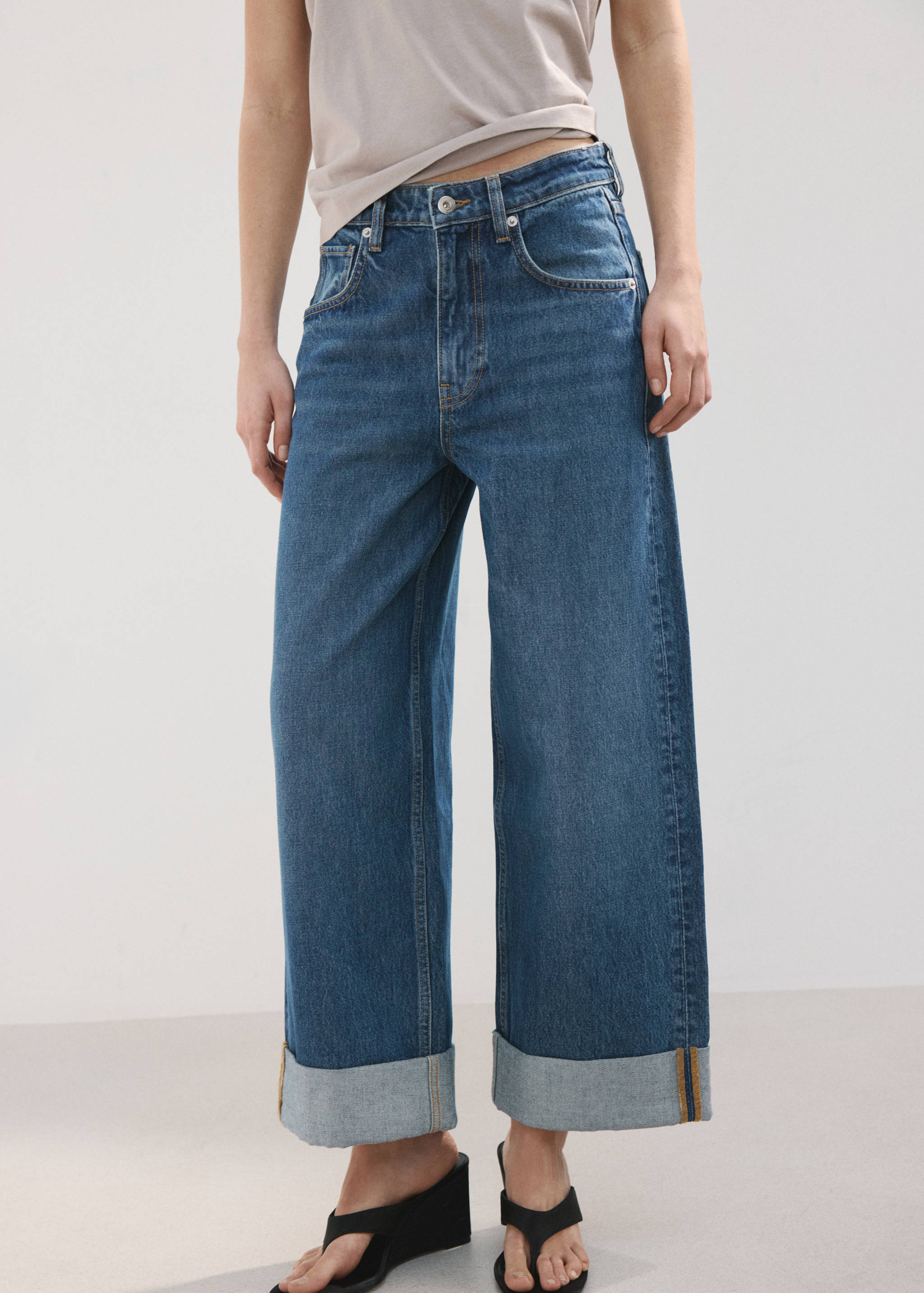 Wide leg jeans with turn-up hem - Medium plane