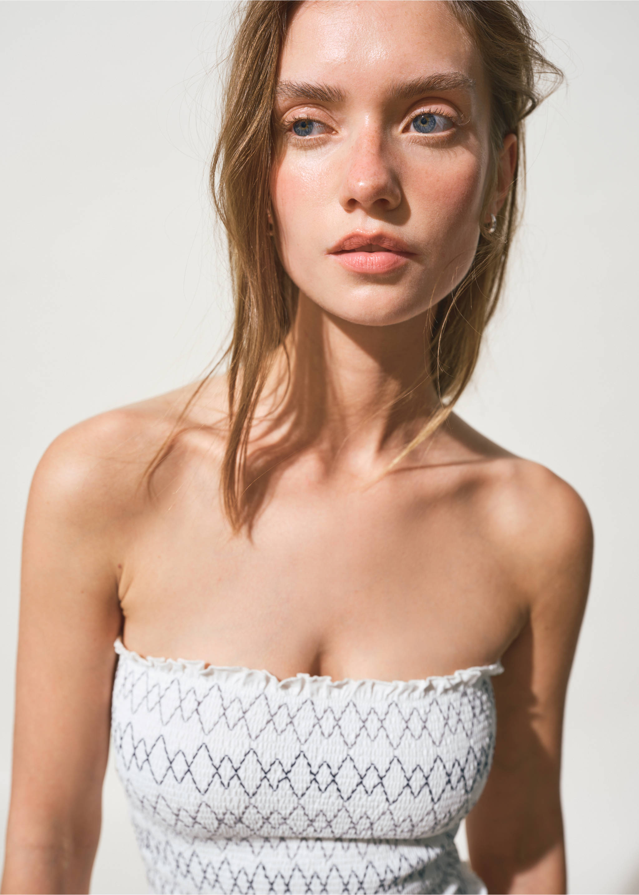 توب مطرز بدون حمالات - تفاصيل المنتج 1, سكري. Ref: 27027148-00.