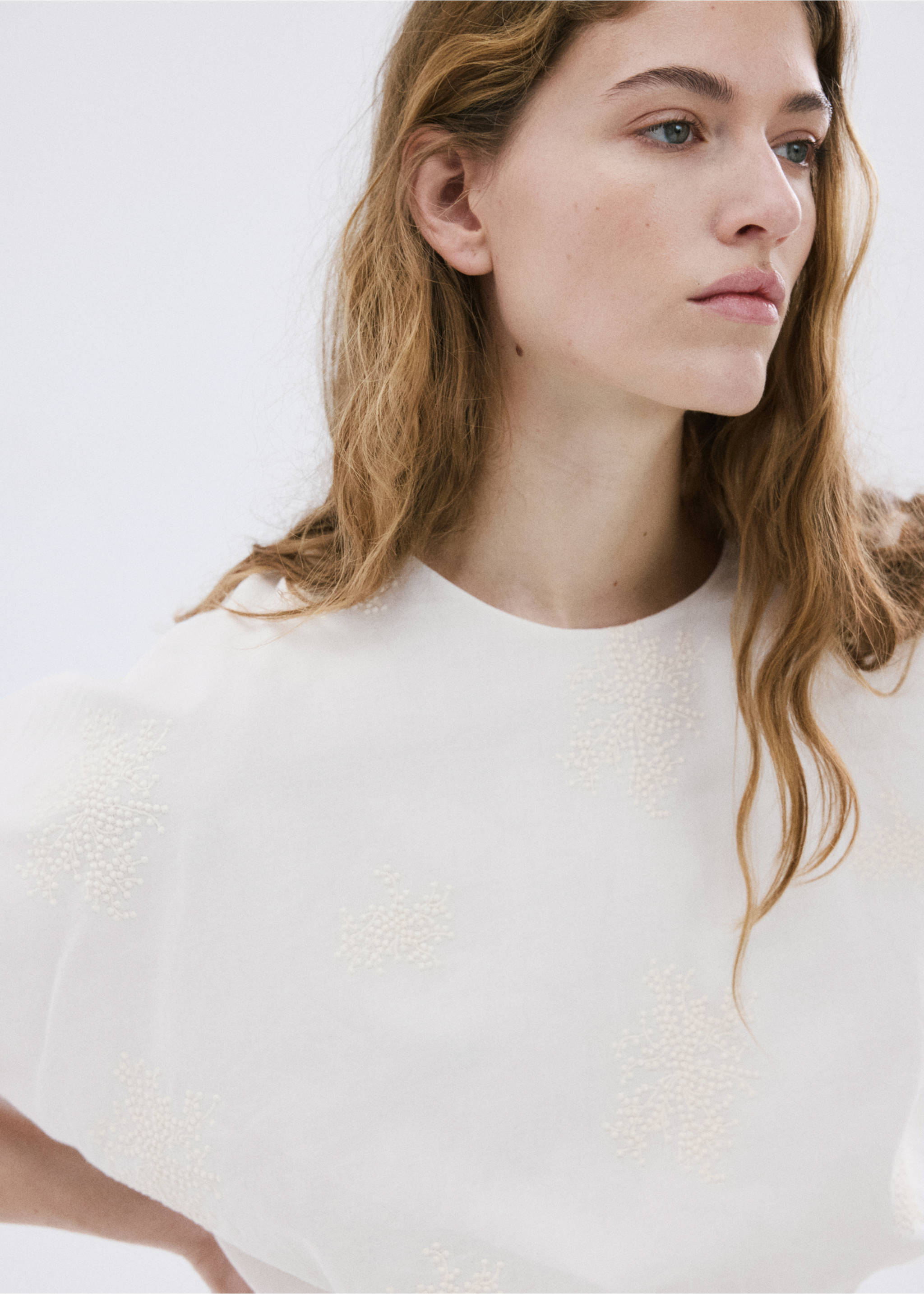 Cotton blouse with embroidered details - Details of the article 1, Ecru. Ref: 27027149-00.