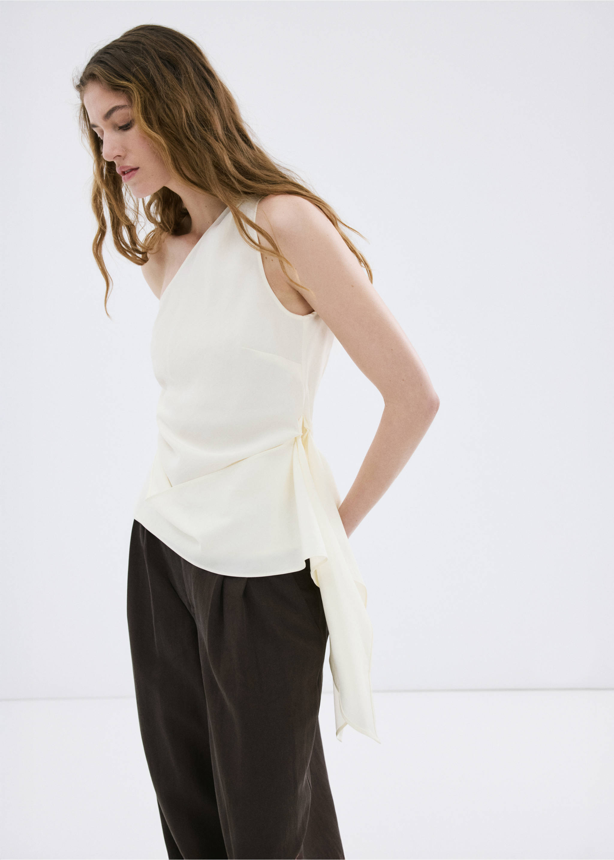 Asymmetrical lyocell top - Details of the article 2, Off White. Ref: 27027152-00.