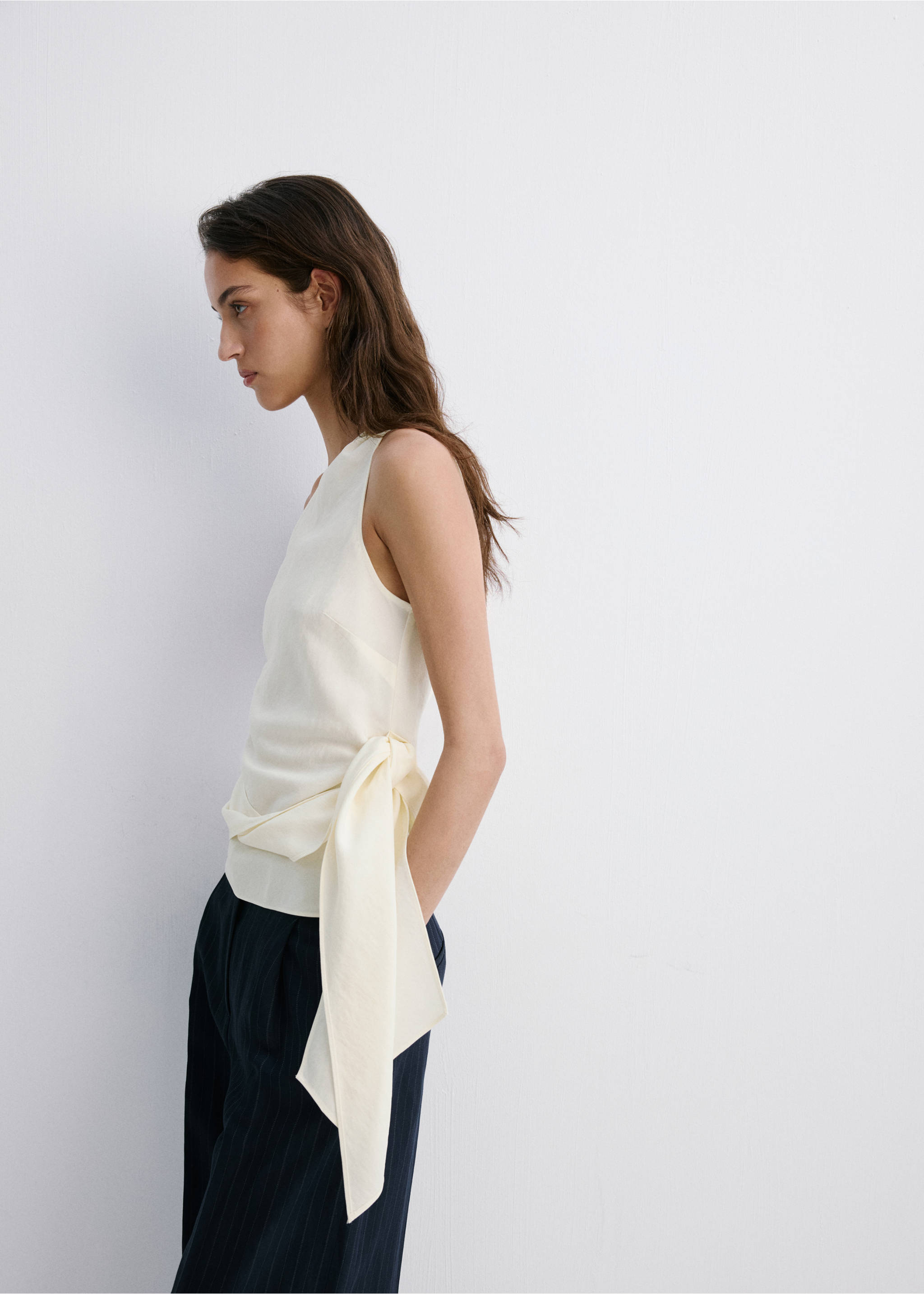 Asymmetrical lyocell top - Medium plane, Off White. Ref: 27027152-01.