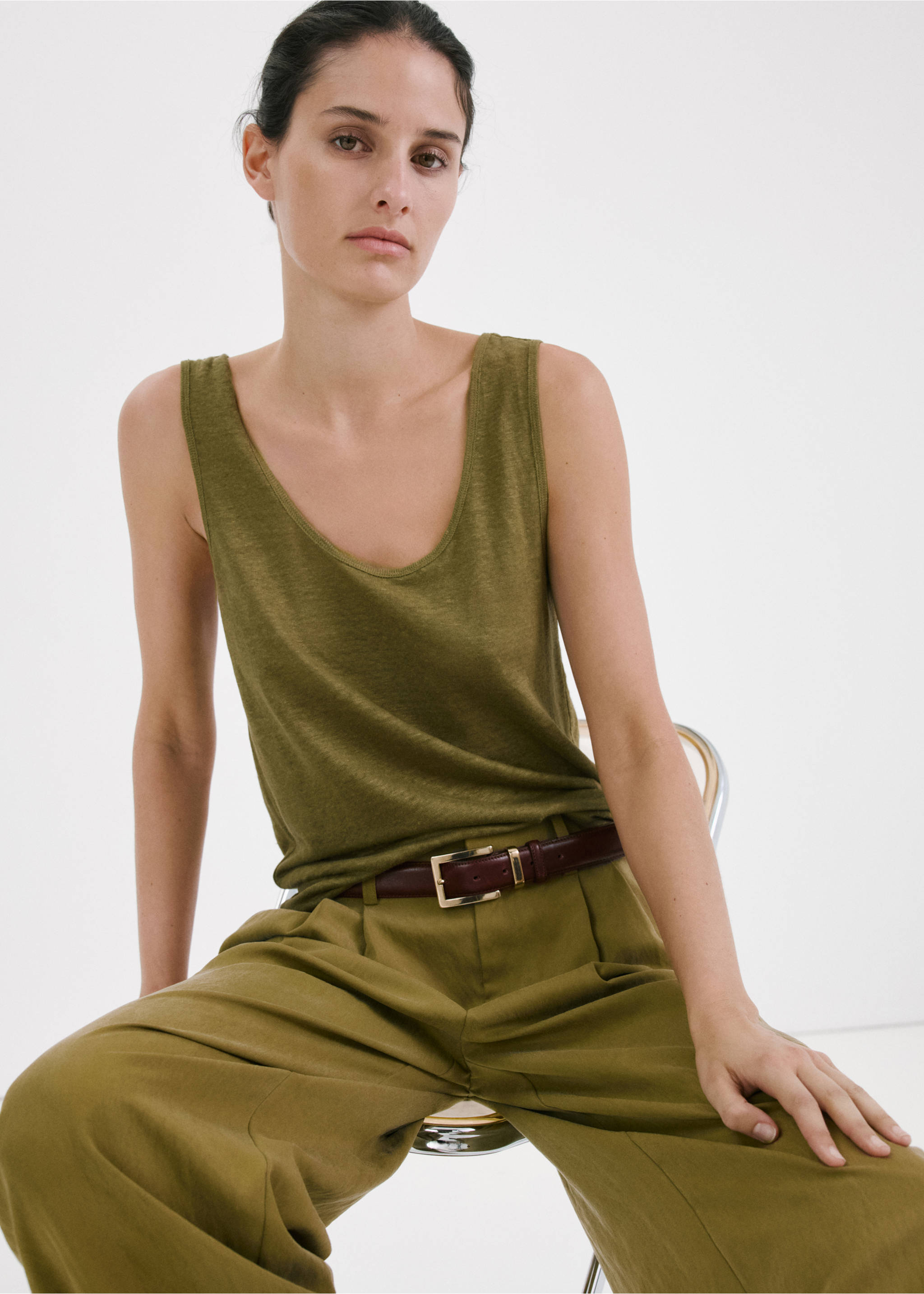 Linen top with round neckline - Medium plane, Olive Green. Ref: 27027156-00.