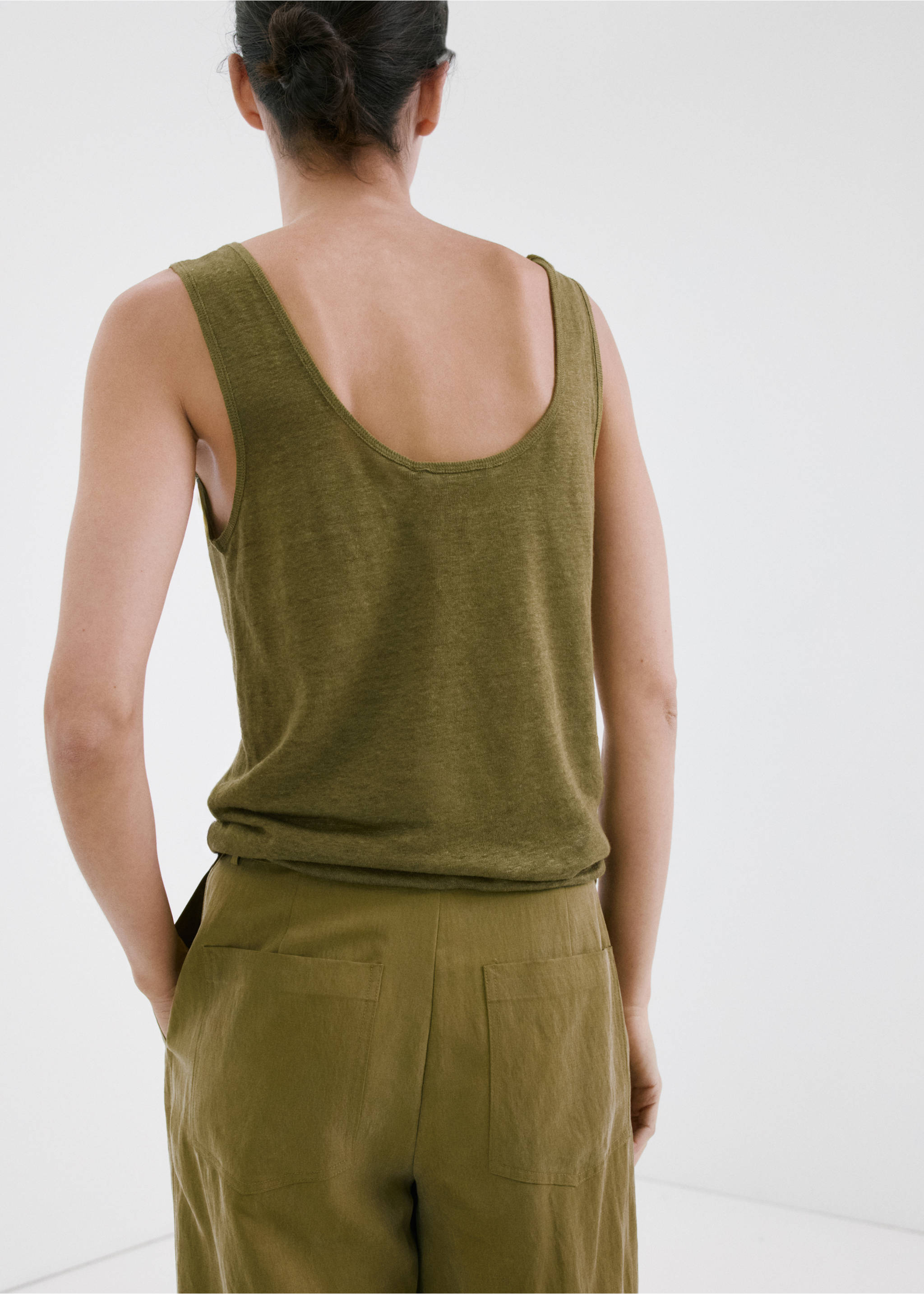 Linen top with round neckline - Reverse of the article, Olive Green. Ref: 27027156-00.