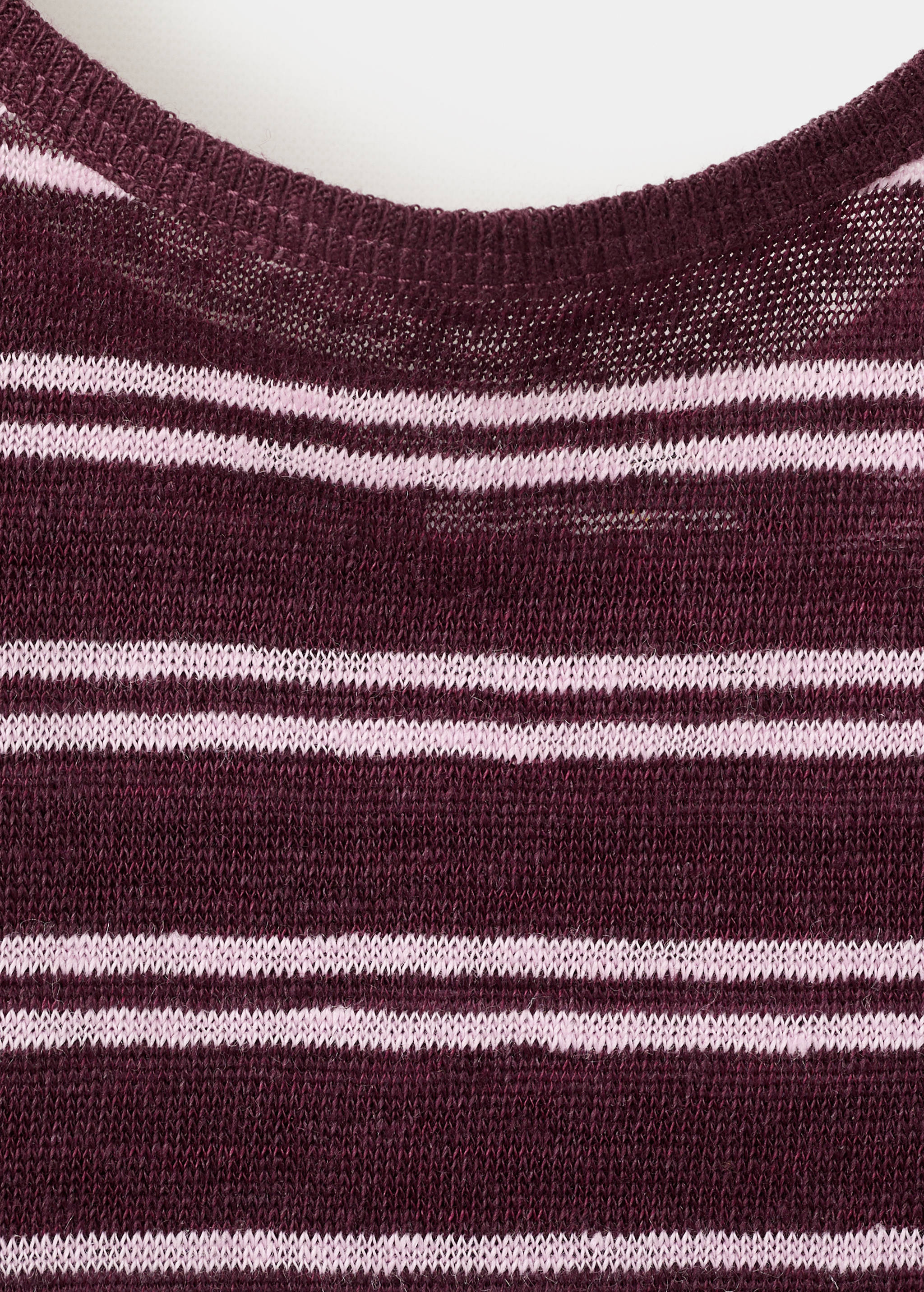 Linen top with round neckline - Details of the article 8