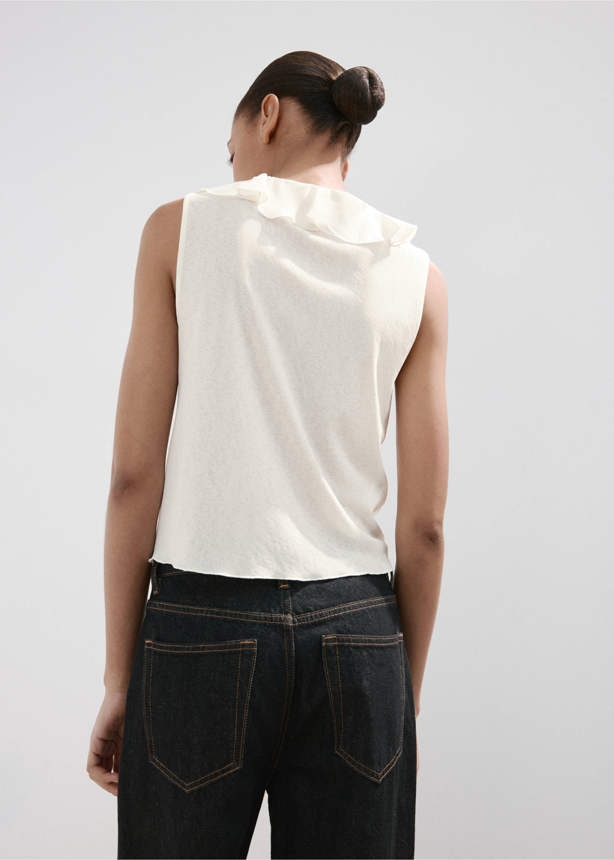 Ruffled V-neck top - Reverse of the article, Off White. Ref: 27027157-00.