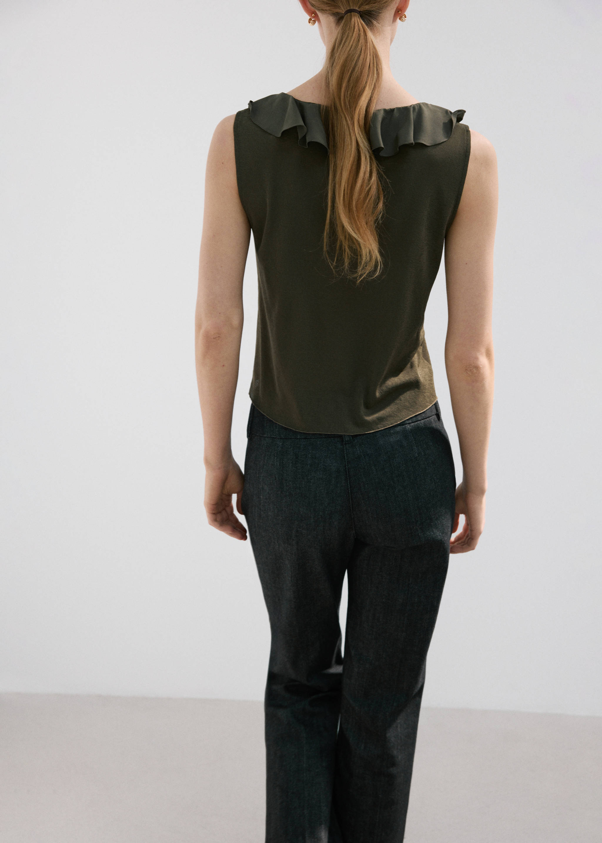 Ruffled V-neck top - Reverse of the article