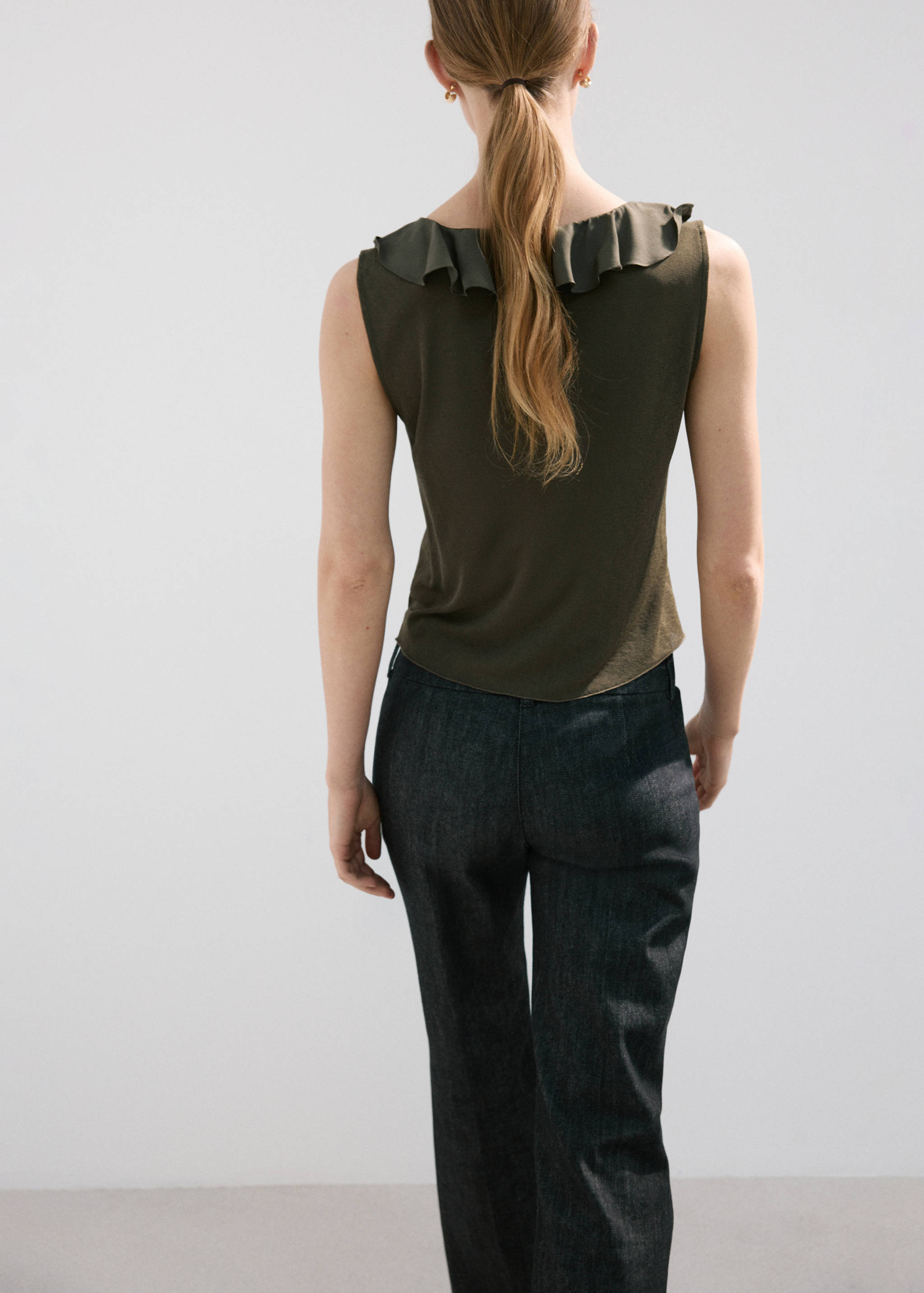 Ruffled V-neck top - Details of the article 1