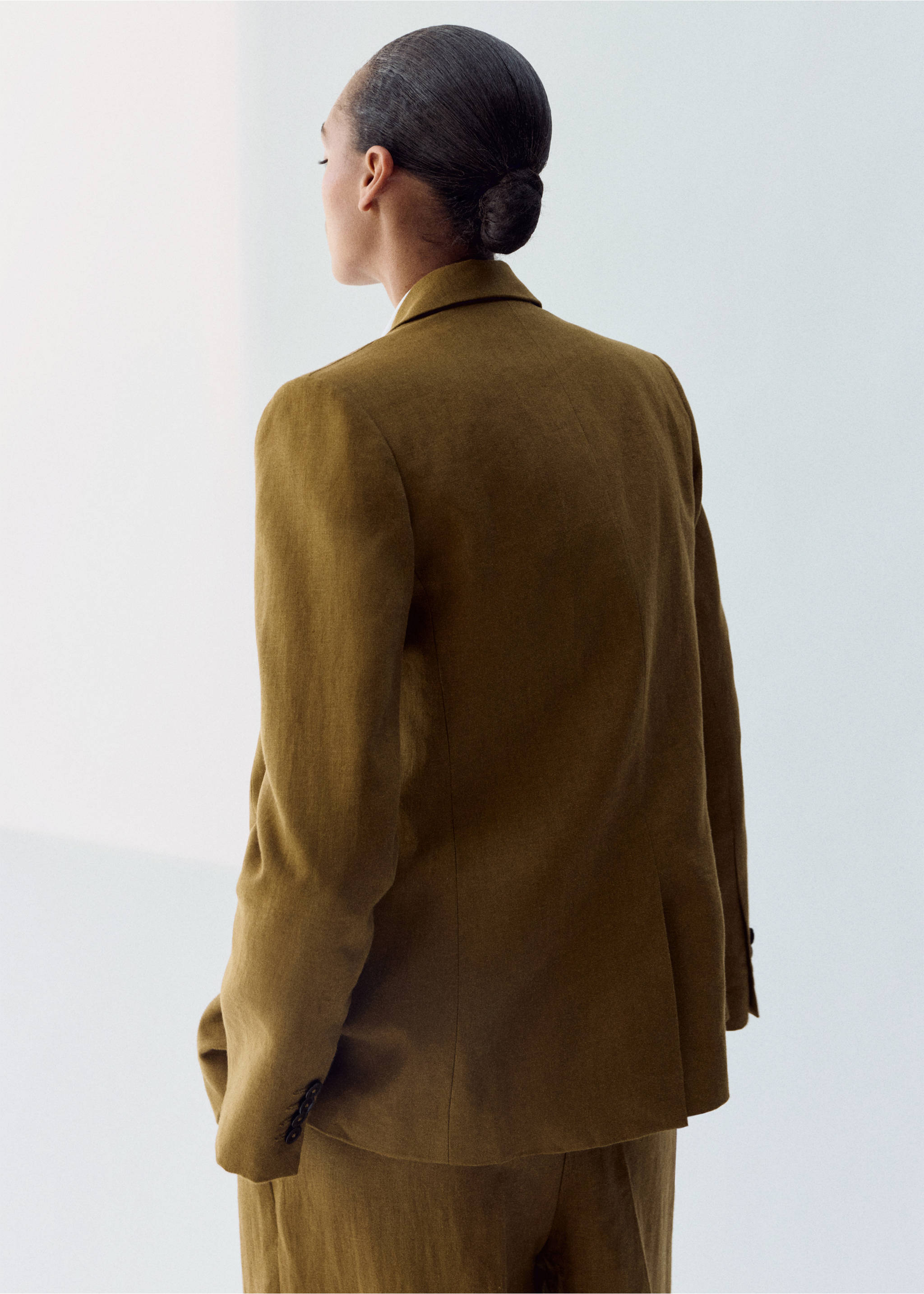 Blazer traje lino - Reverso del artículo, Oliva. Ref: 27027161-01.