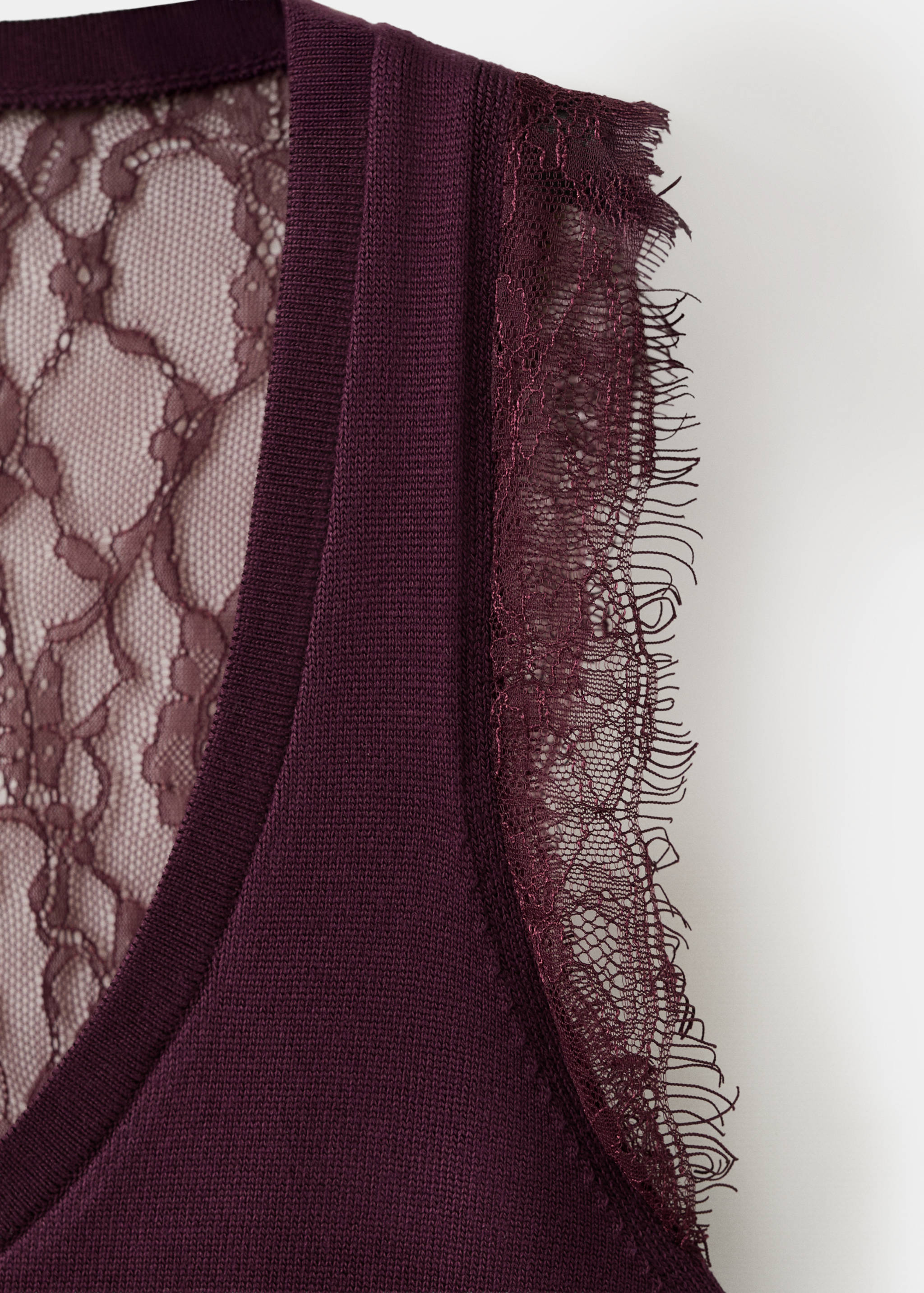 Трикотажный топ с кружевной спинкой - Деталь изделия 0