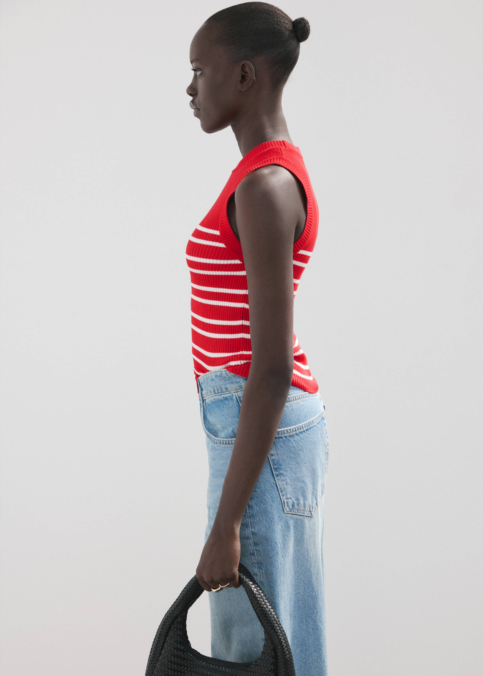 Top maille à rayures - Plan moyen