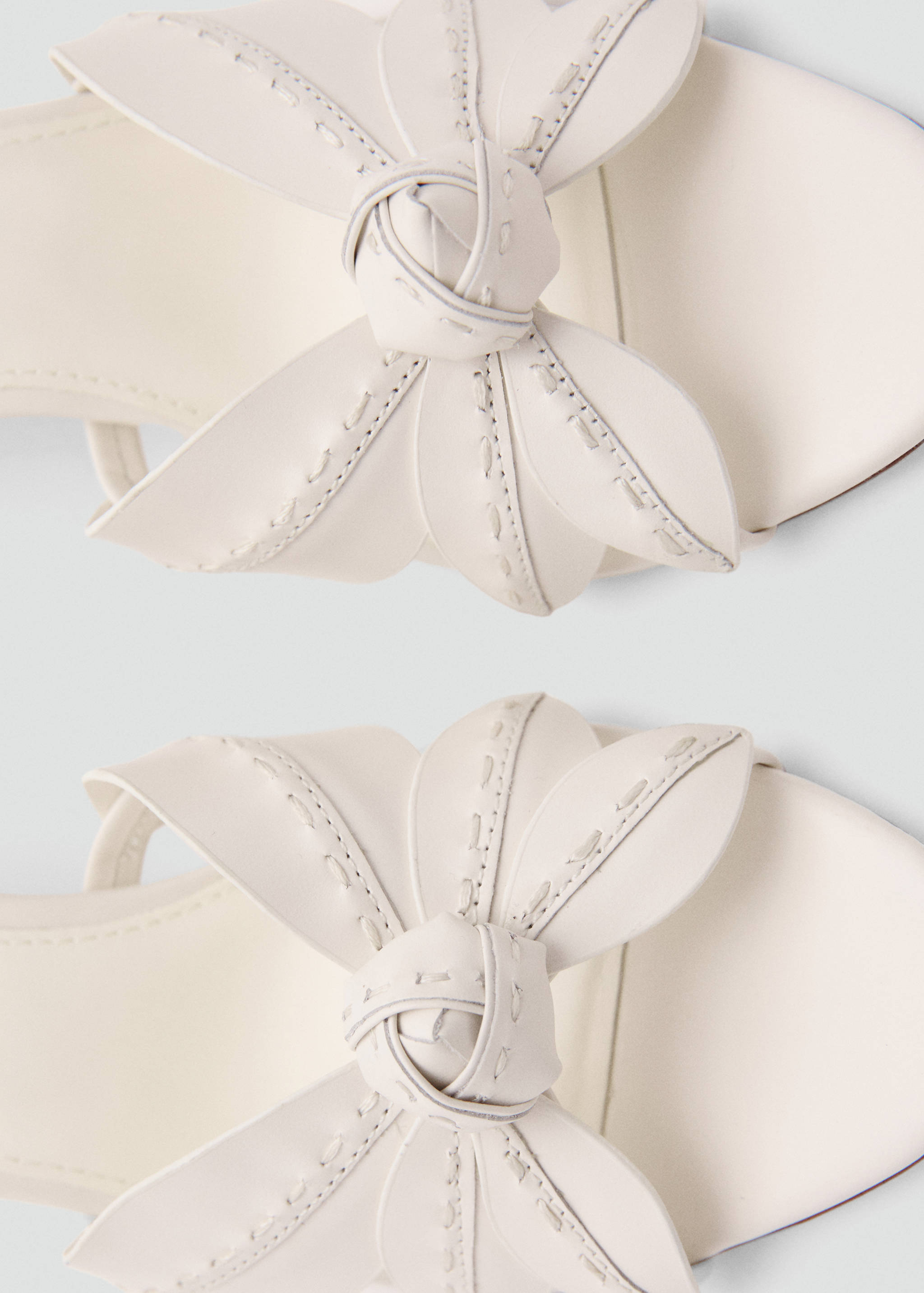 Leather sandals with flower heel - Details of the article 3